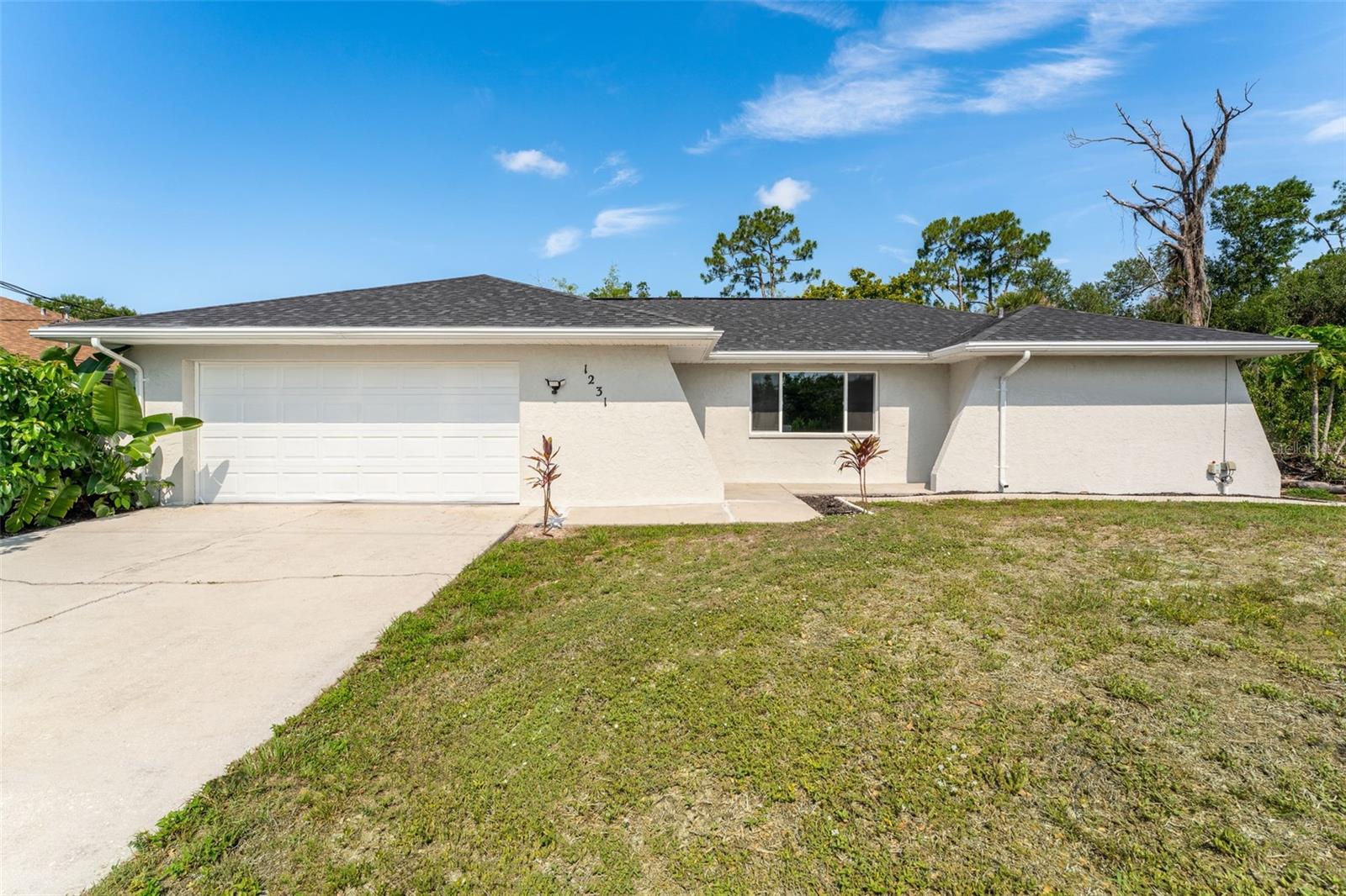 Single Family Residence em PORT CHARLOTTE, FL - Daniel Dourado