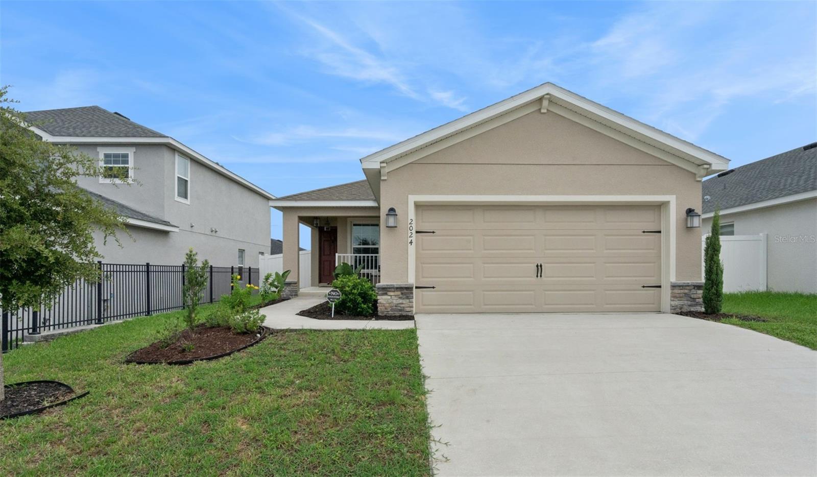 Single Family Residence in DAVENPORT, FL - Daniel Dourado