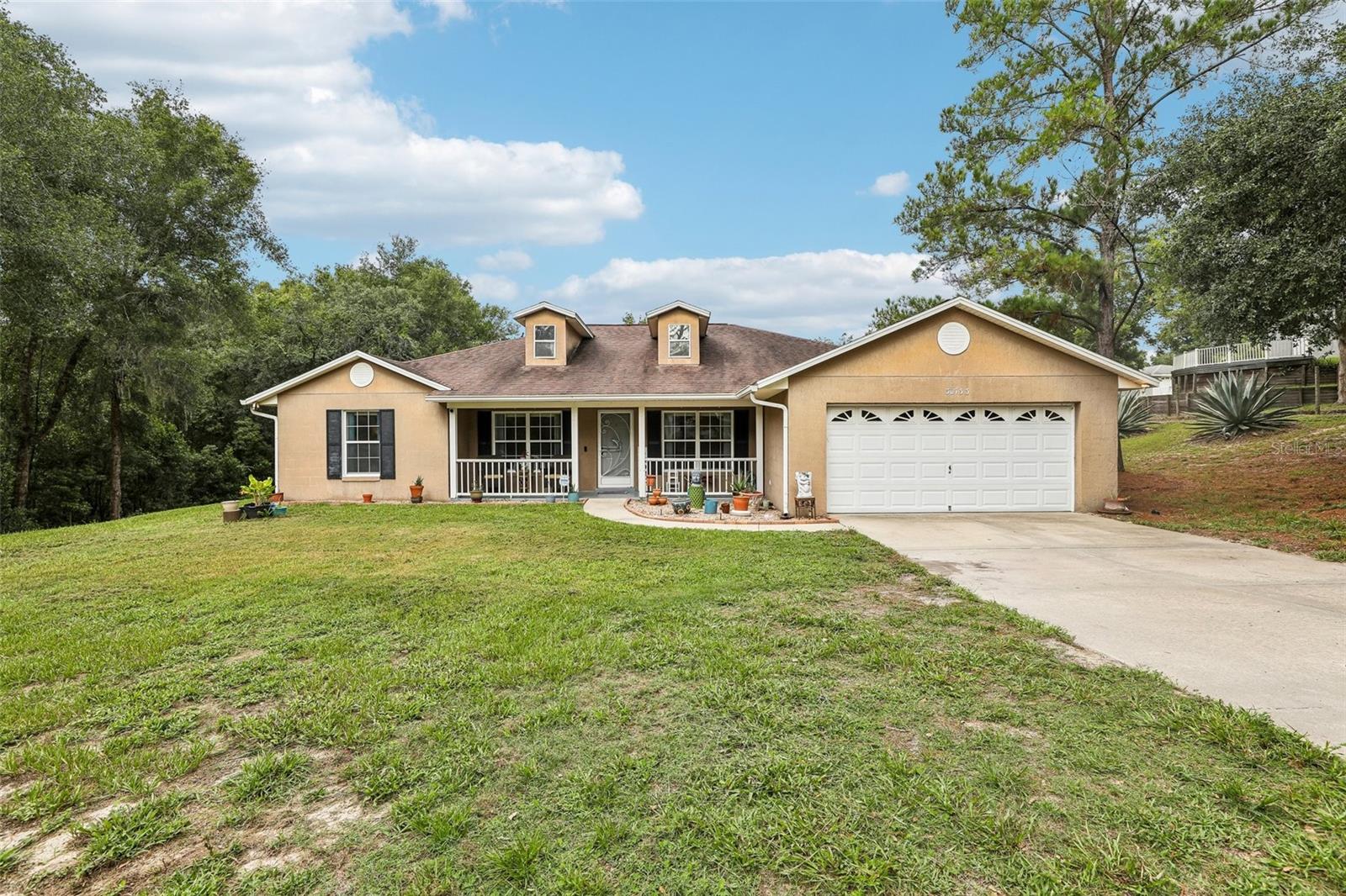 Single Family Residence in MOUNT DORA, FL - Daniel Dourado