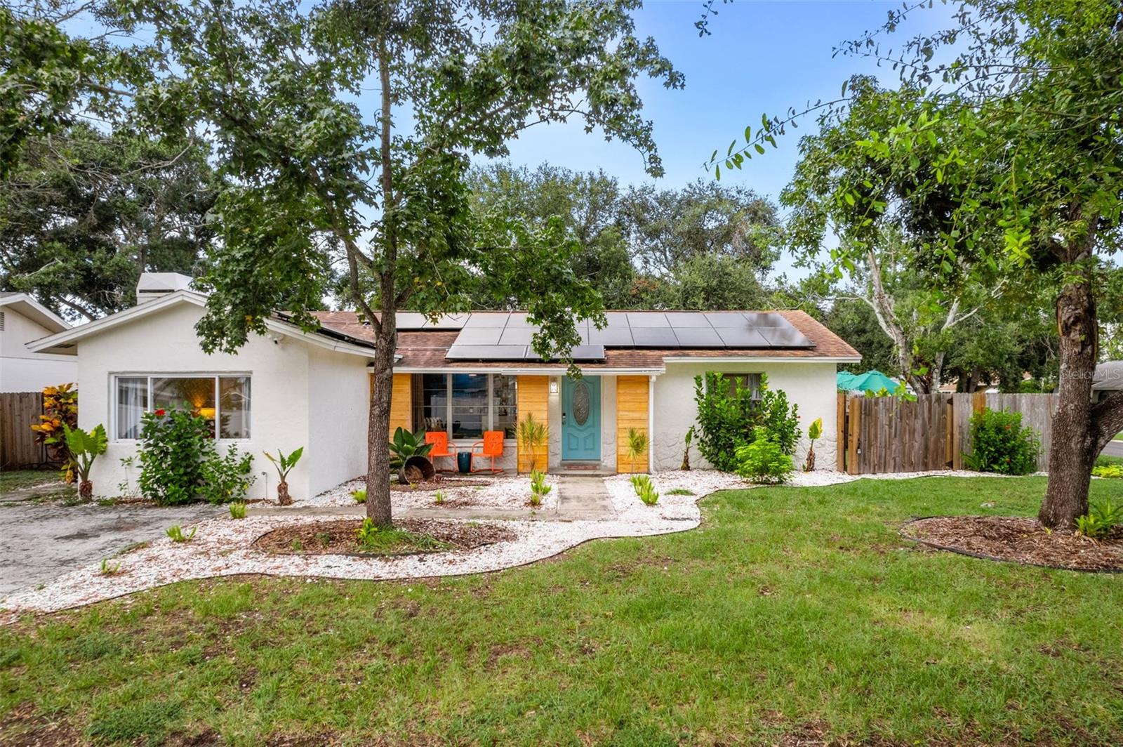 Single Family Residence in LARGO, FL - Daniel Dourado