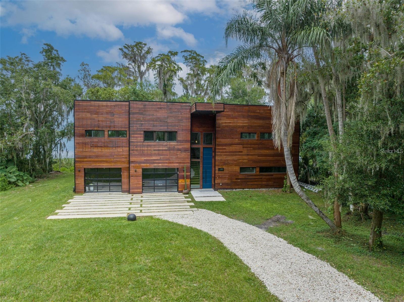 Single Family Residence in ORLANDO, FL - Daniel Dourado