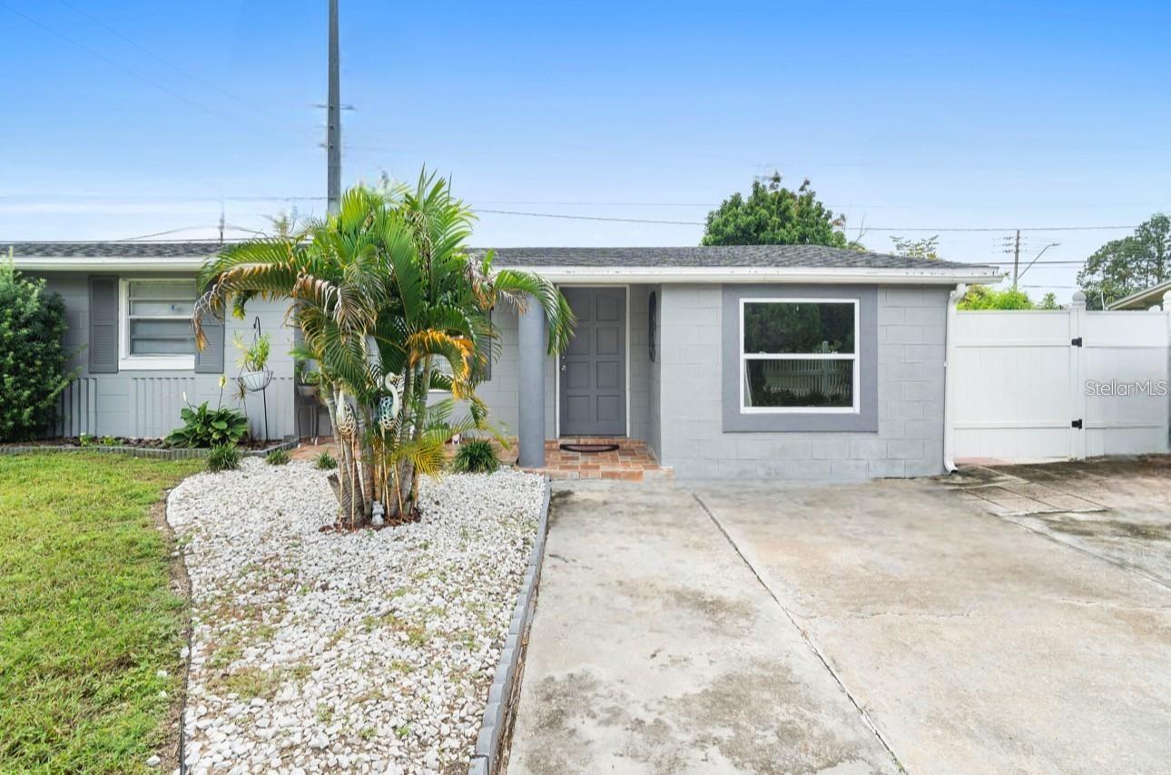 Single Family Residence in ORLANDO, FL - Daniel Dourado