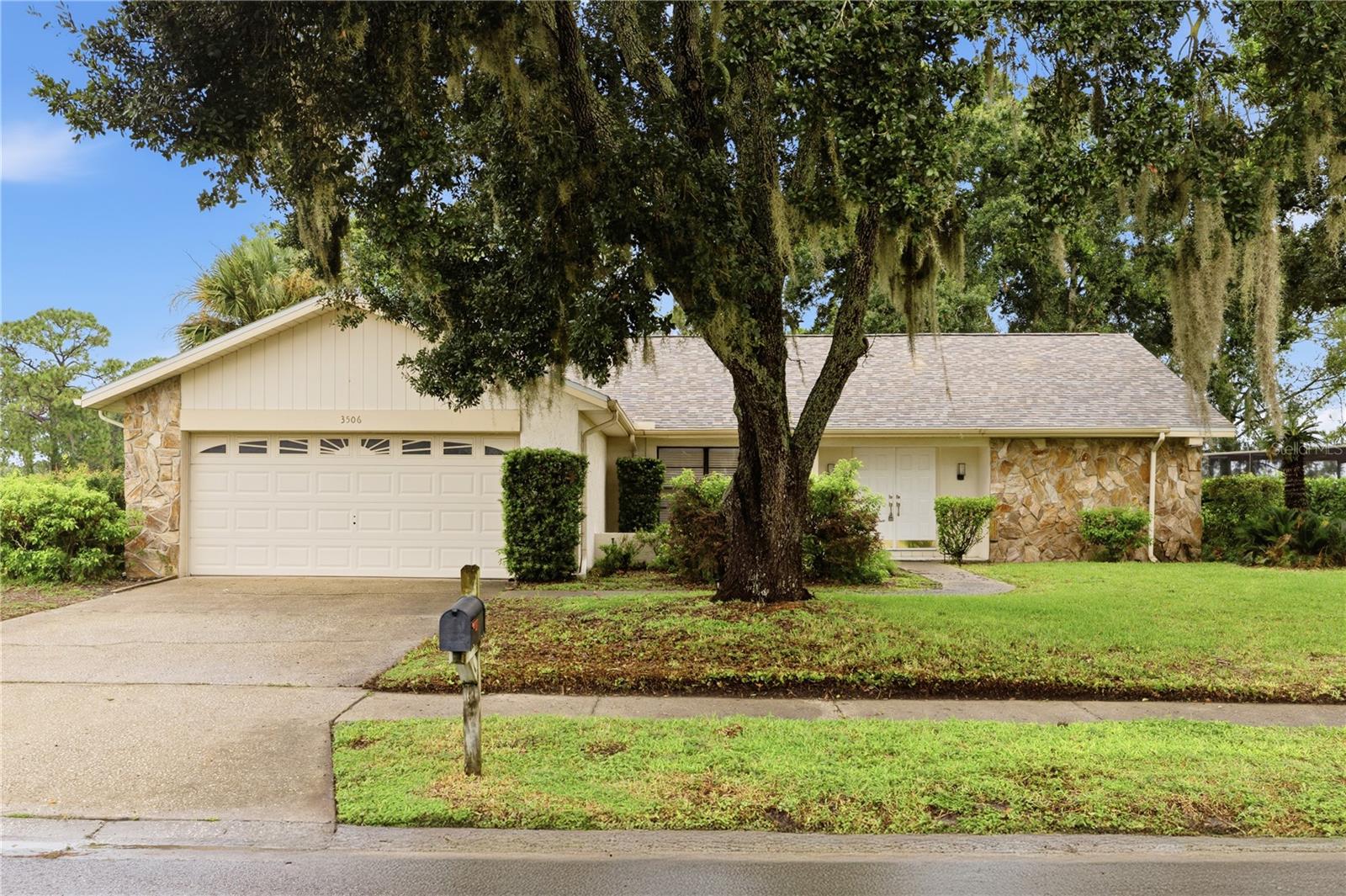 Single Family Residence in PALM HARBOR, FL - Daniel Dourado