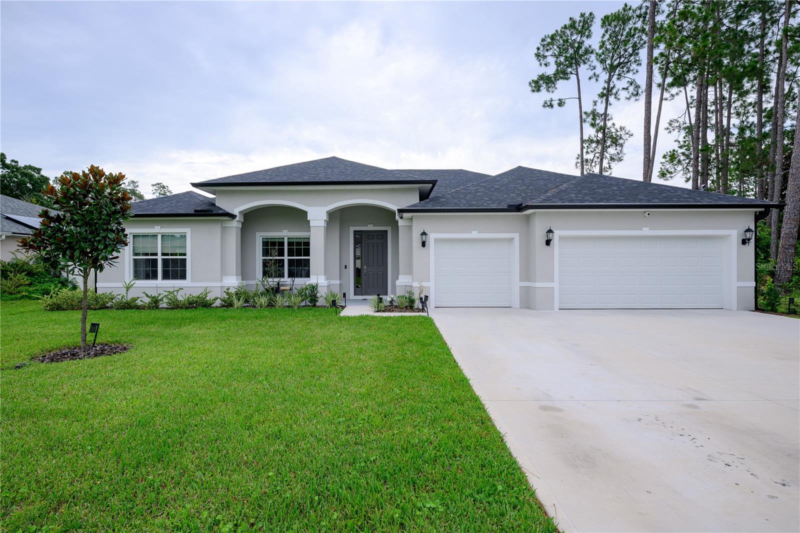 Single Family Residence in PALM COAST, FL - Daniel Dourado