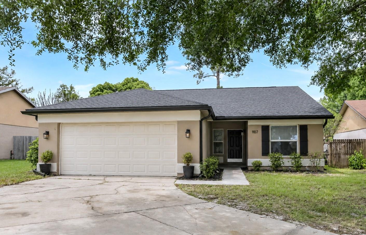 Single Family Residence em OVIEDO, FL - Daniel Dourado
