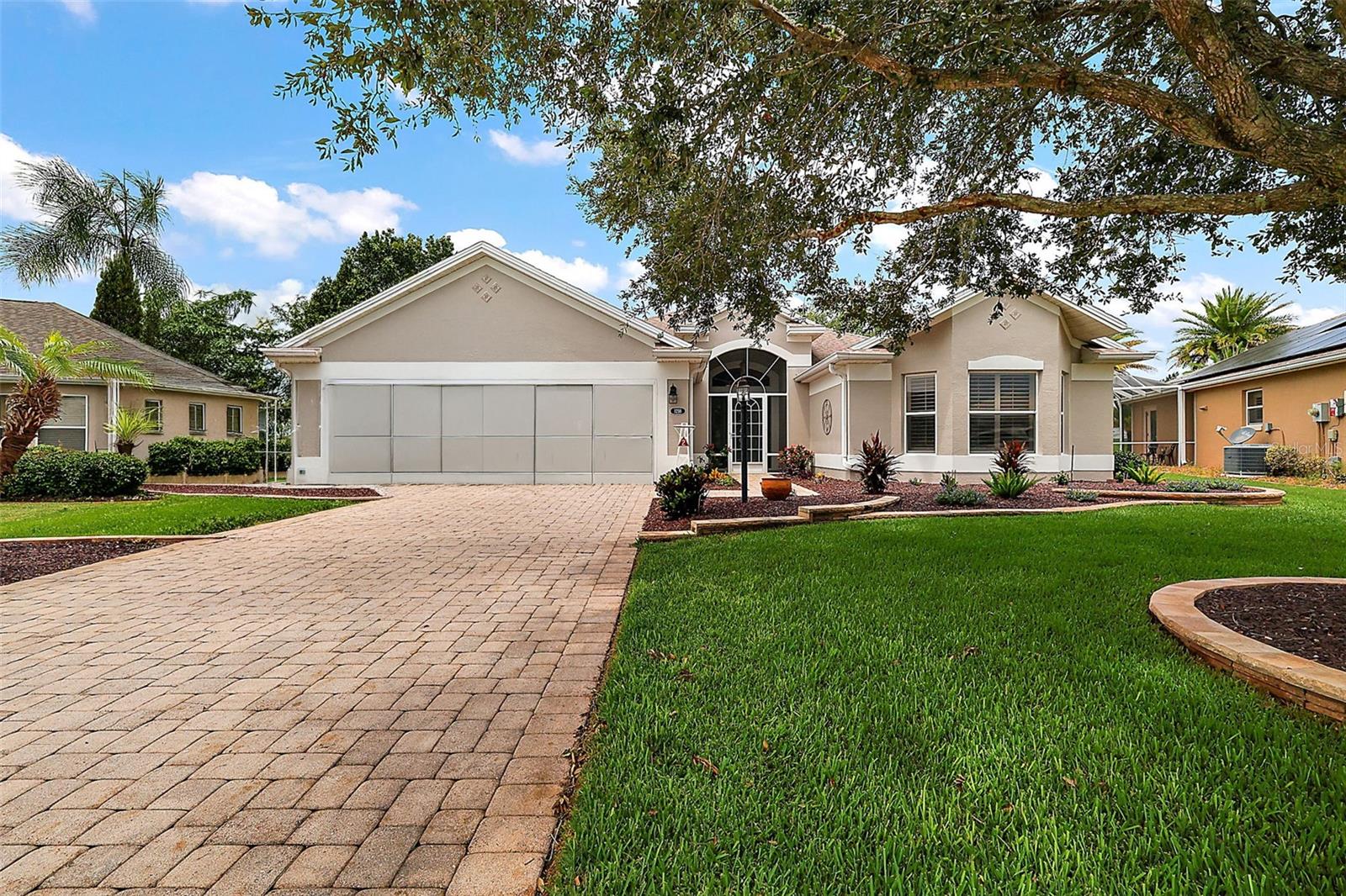 Single Family Residence in LADY LAKE, FL - Daniel Dourado