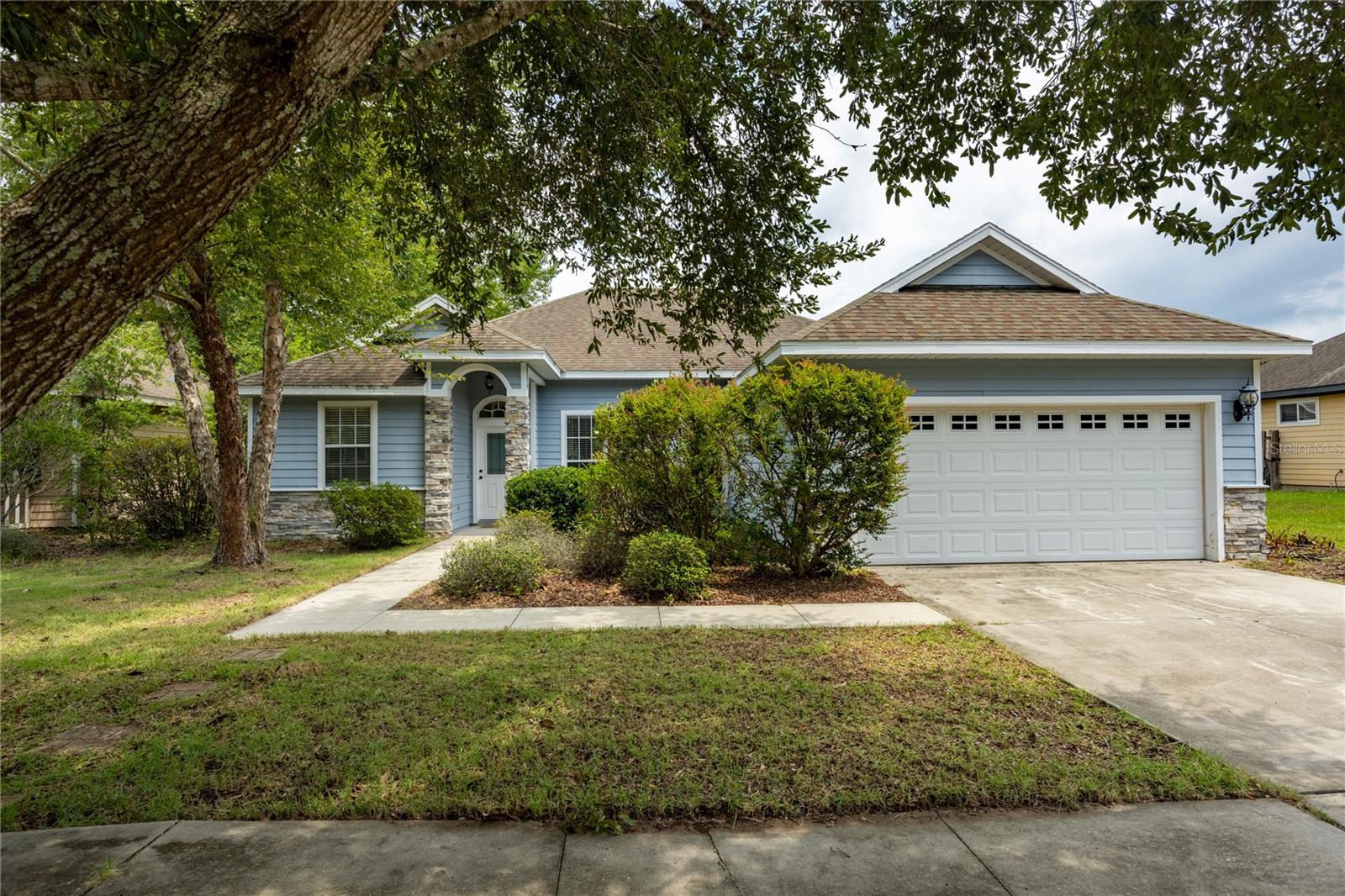 Single Family Residence in GAINESVILLE, FL - Daniel Dourado