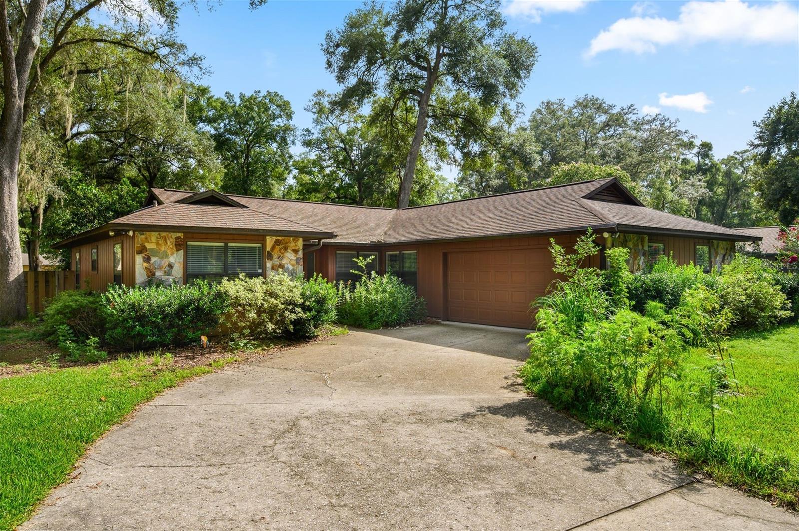 Single Family Residence in GAINESVILLE, FL - Daniel Dourado