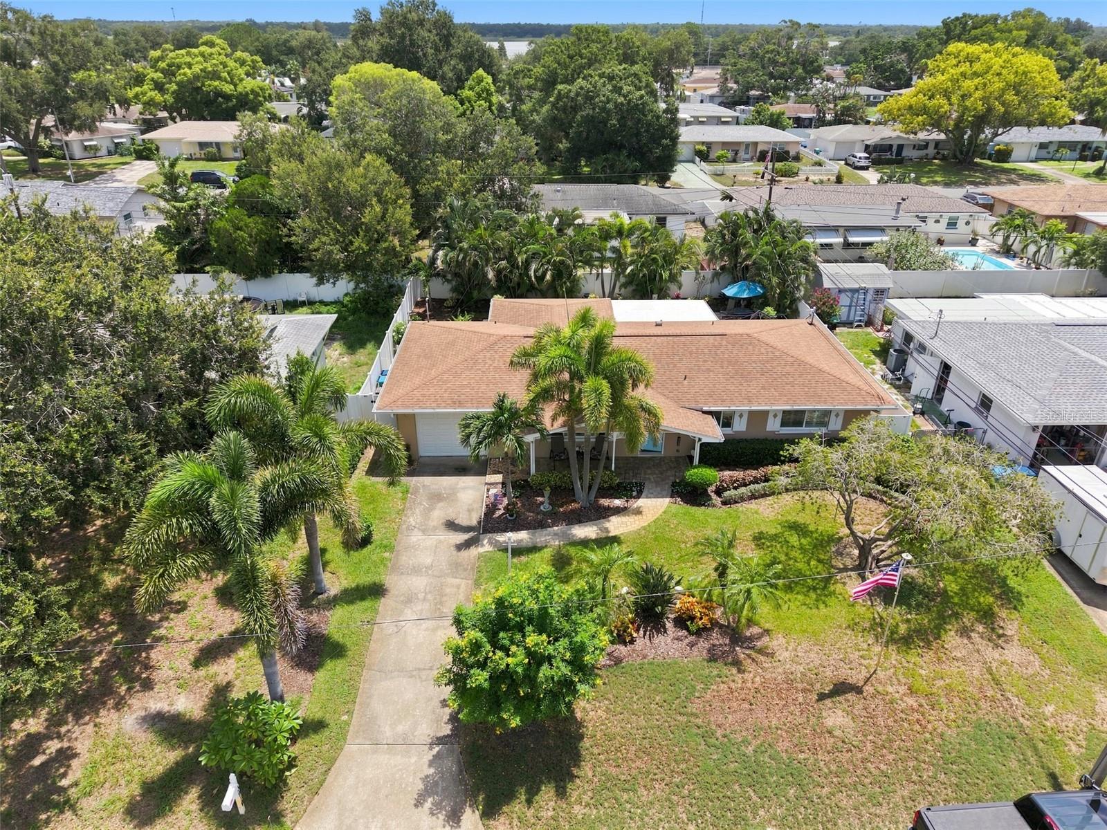 Single Family Residence in SEMINOLE, FL - Daniel Dourado