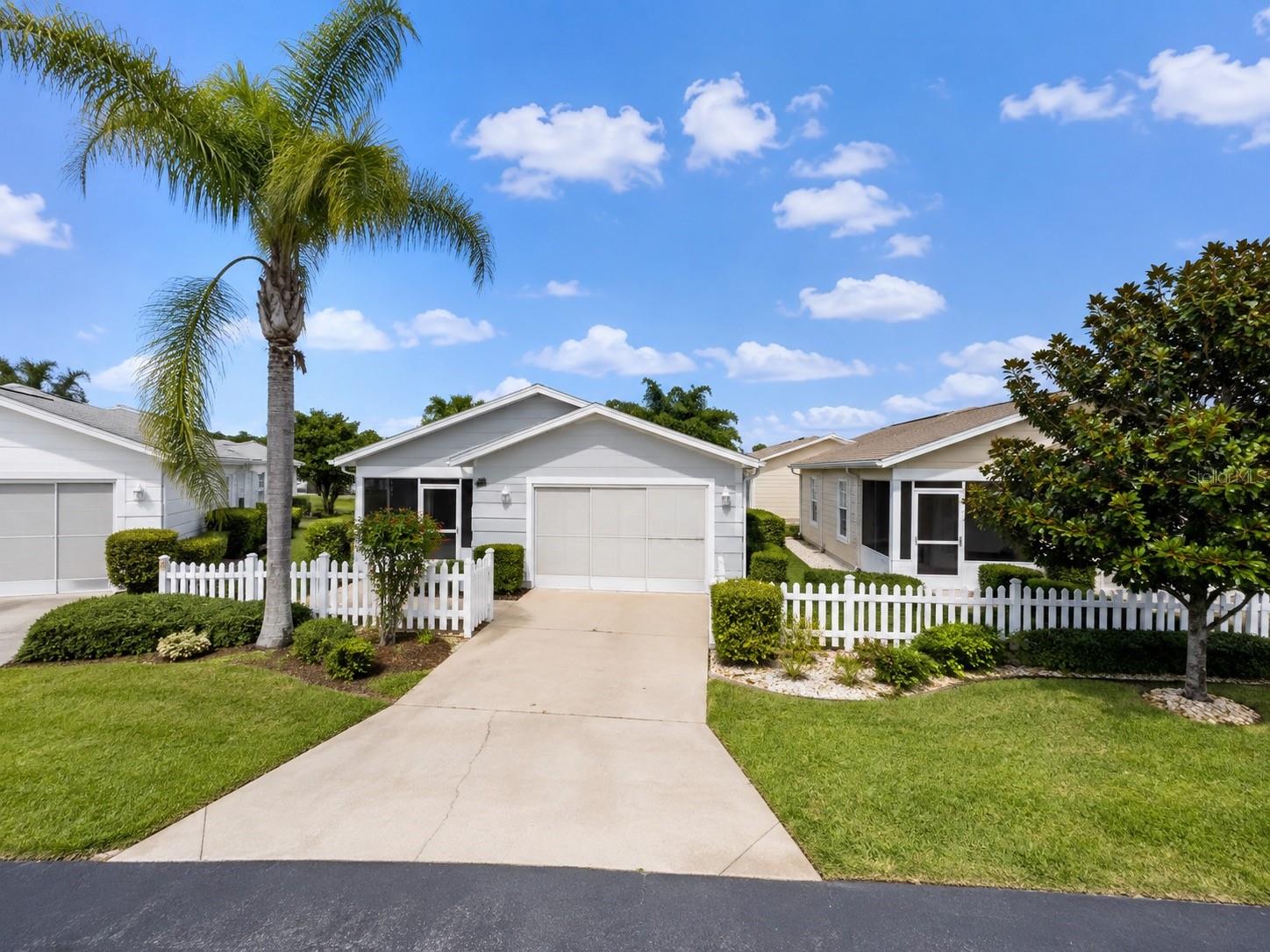 Single Family Residence in THE VILLAGES, FL - Daniel Dourado
