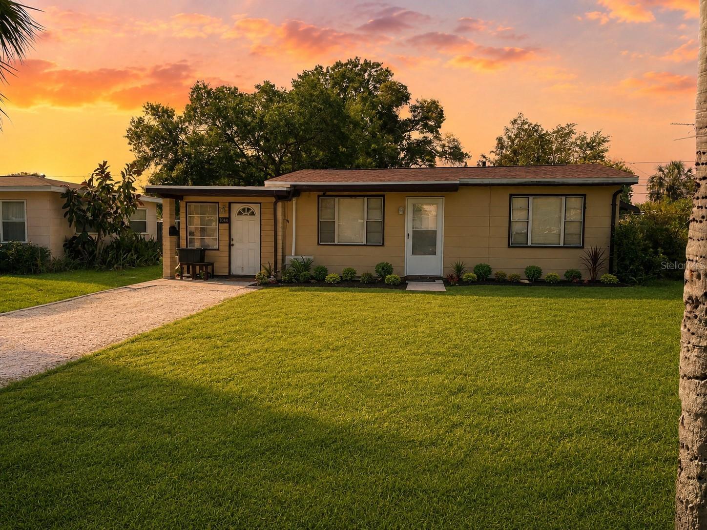 Single Family Residence in ST PETERSBURG, FL - Daniel Dourado