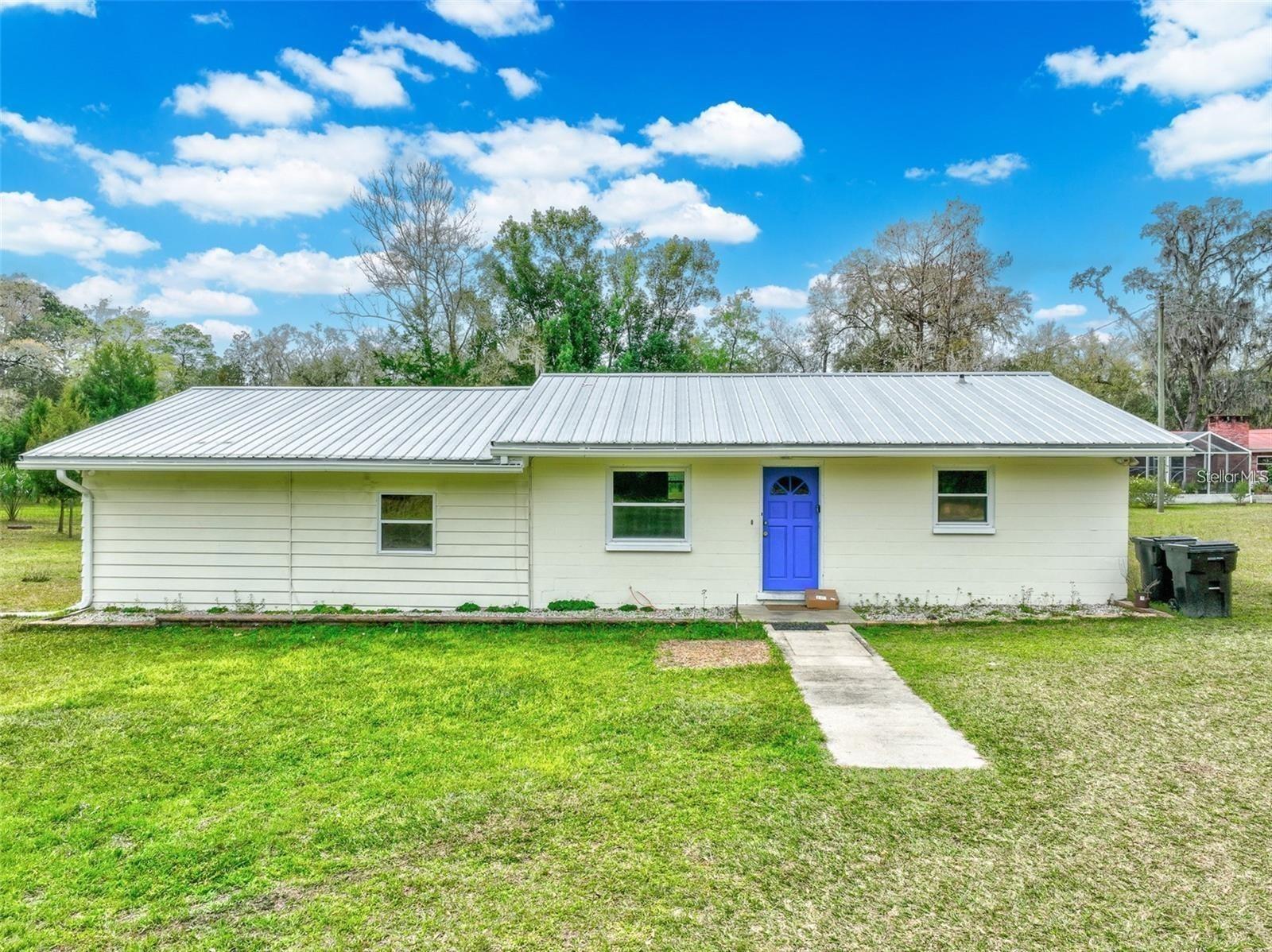 Single Family Residence in BRONSON, FL - Daniel Dourado