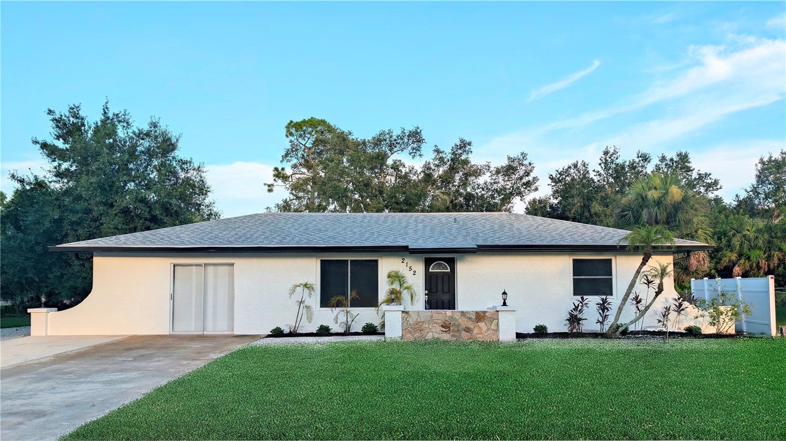 Single Family Residence em PORT CHARLOTTE, FL - Daniel Dourado
