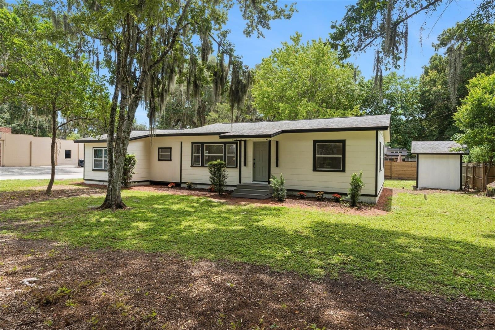 Single Family Residence in ORLANDO, FL - Daniel Dourado