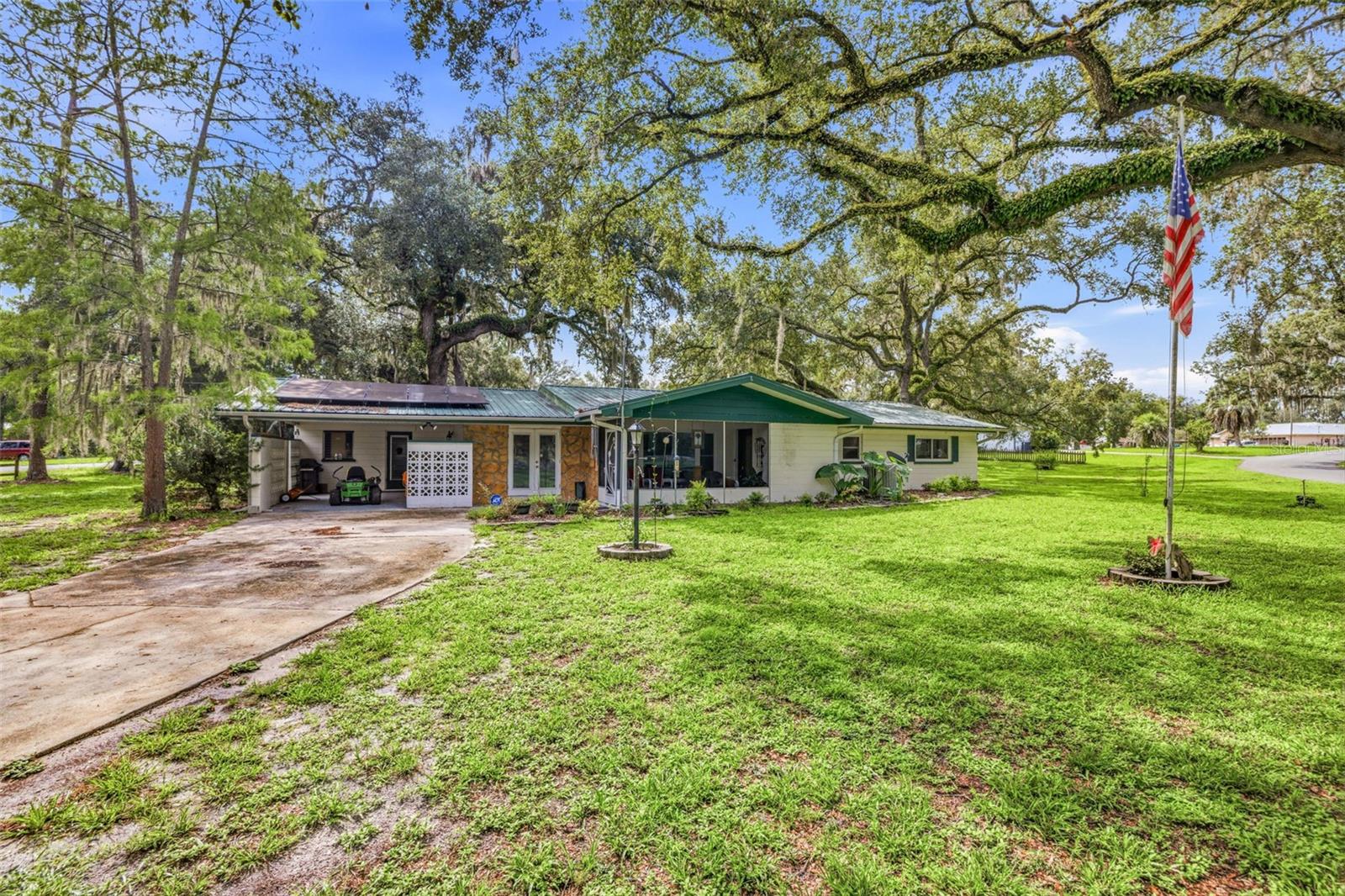 Single Family Residence em DADE CITY, FL - Daniel Dourado