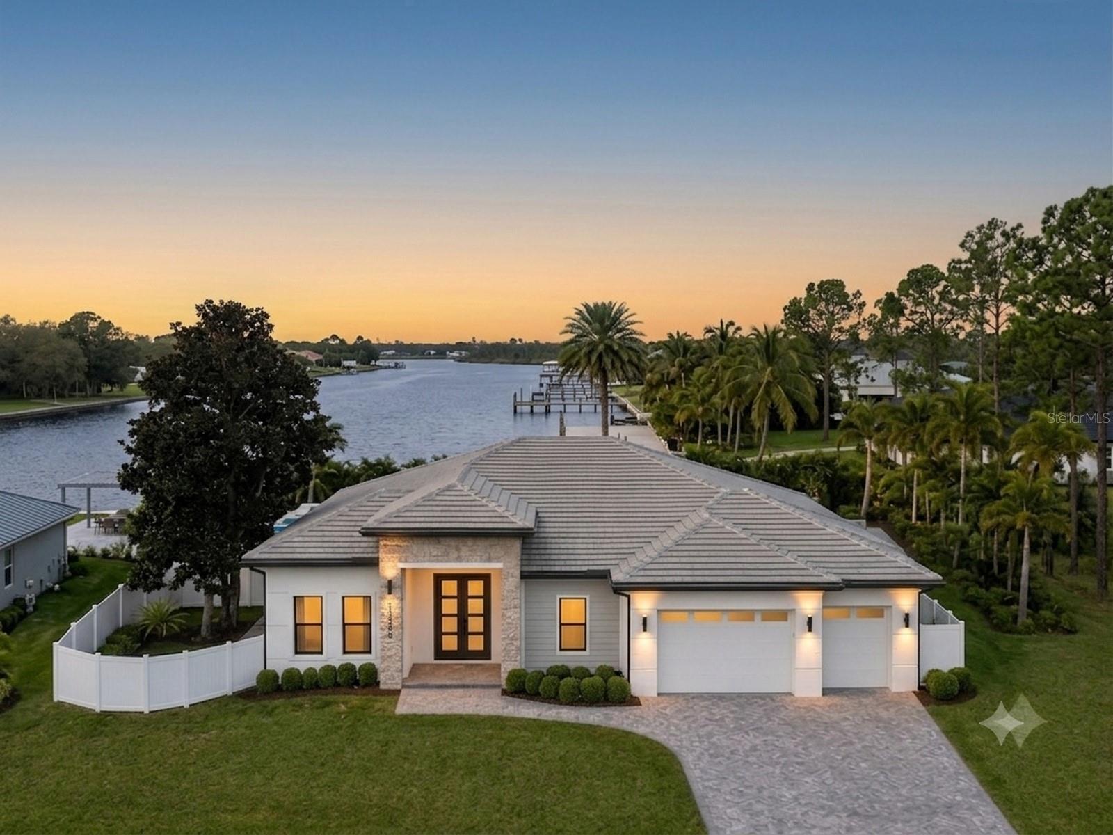 Single Family Residence em PORT CHARLOTTE, FL - Daniel Dourado