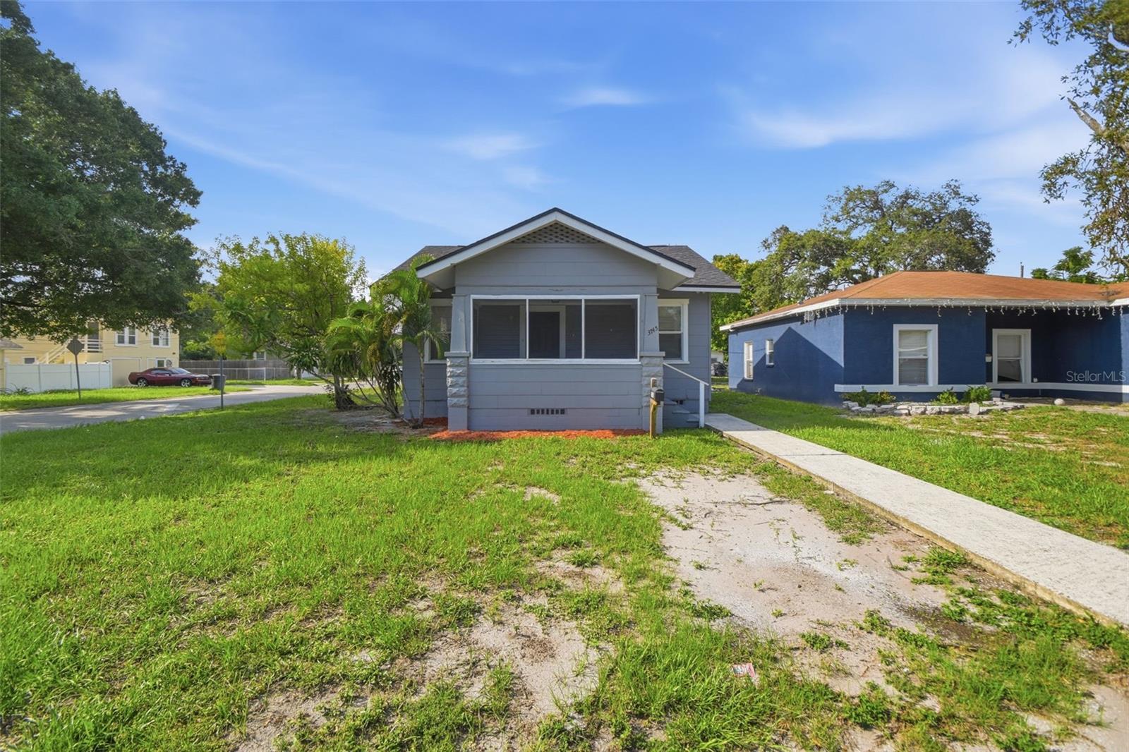 Single Family Residence in ST PETERSBURG, FL - Daniel Dourado