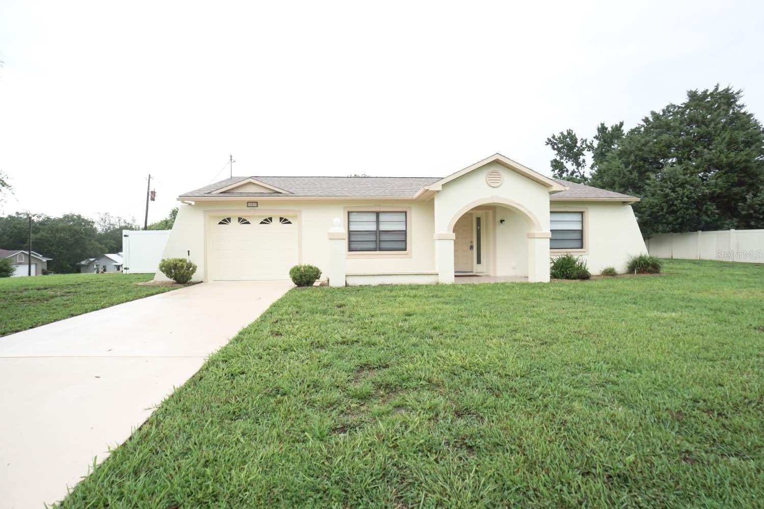 Single Family Residence in SPRING HILL, FL - Daniel Dourado