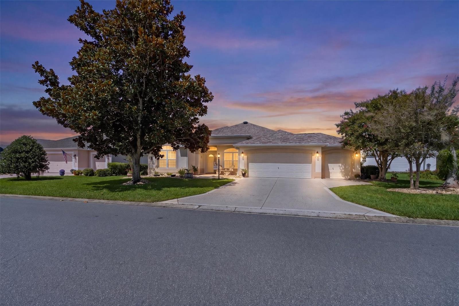 Single Family Residence in THE VILLAGES, FL - Daniel Dourado