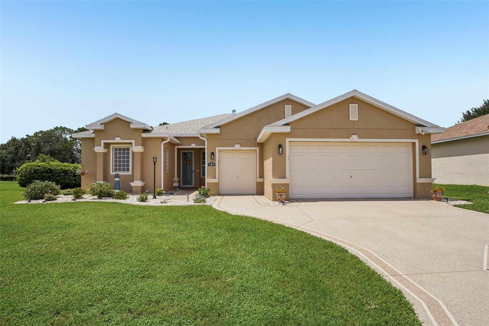 Single Family Residence in OCALA, FL - Daniel Dourado