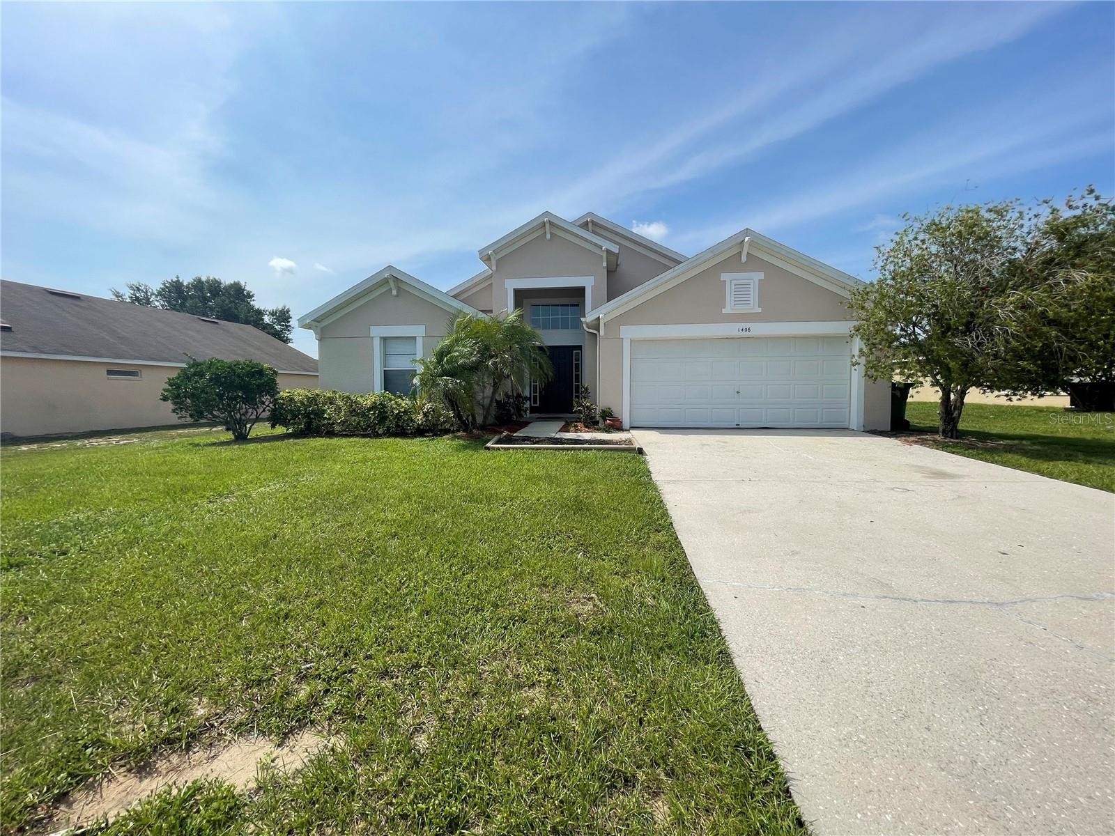 Single Family Residence in DUNDEE, FL - Daniel Dourado
