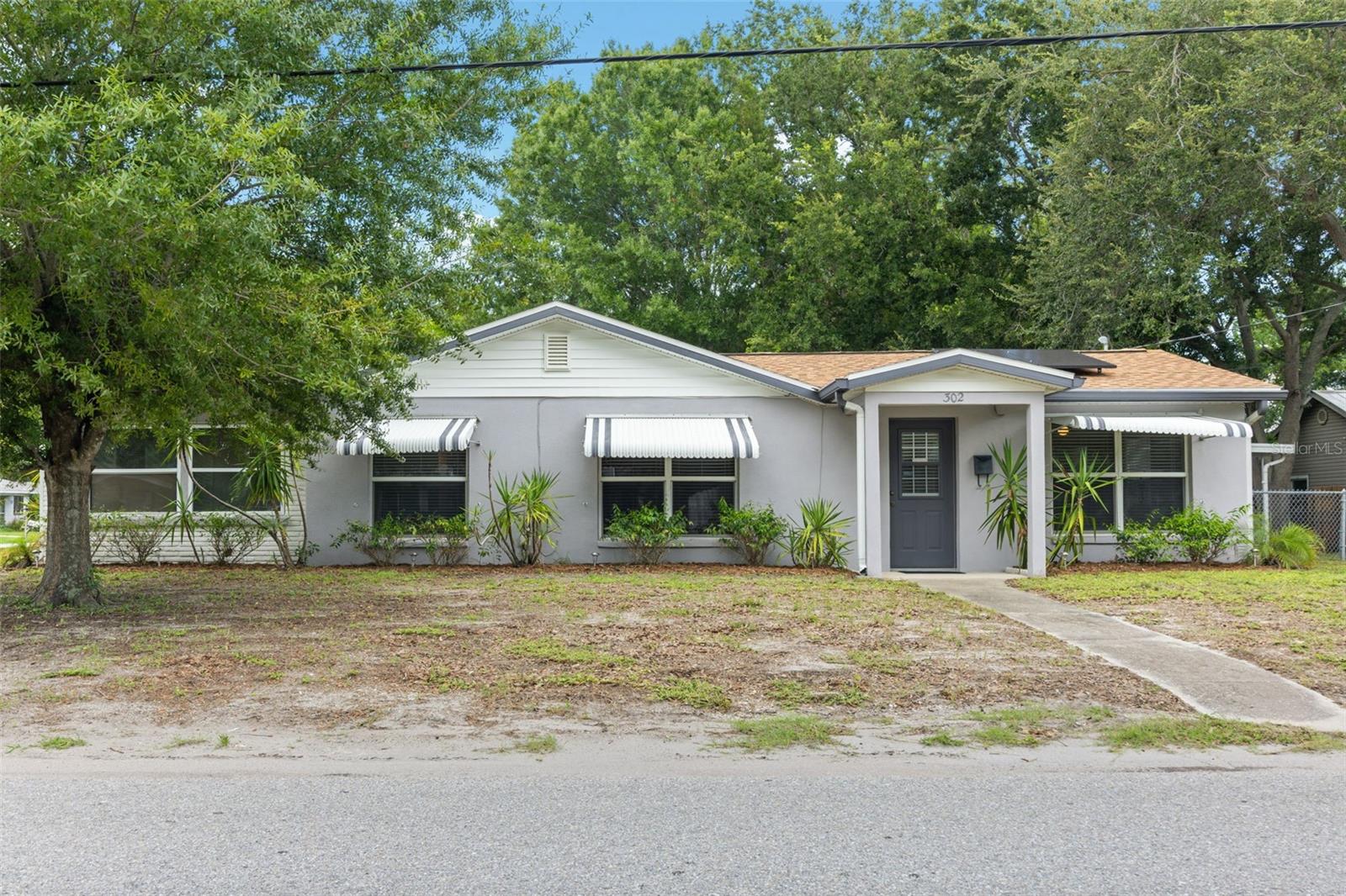 Single Family Residence in BRADENTON, FL - Daniel Dourado