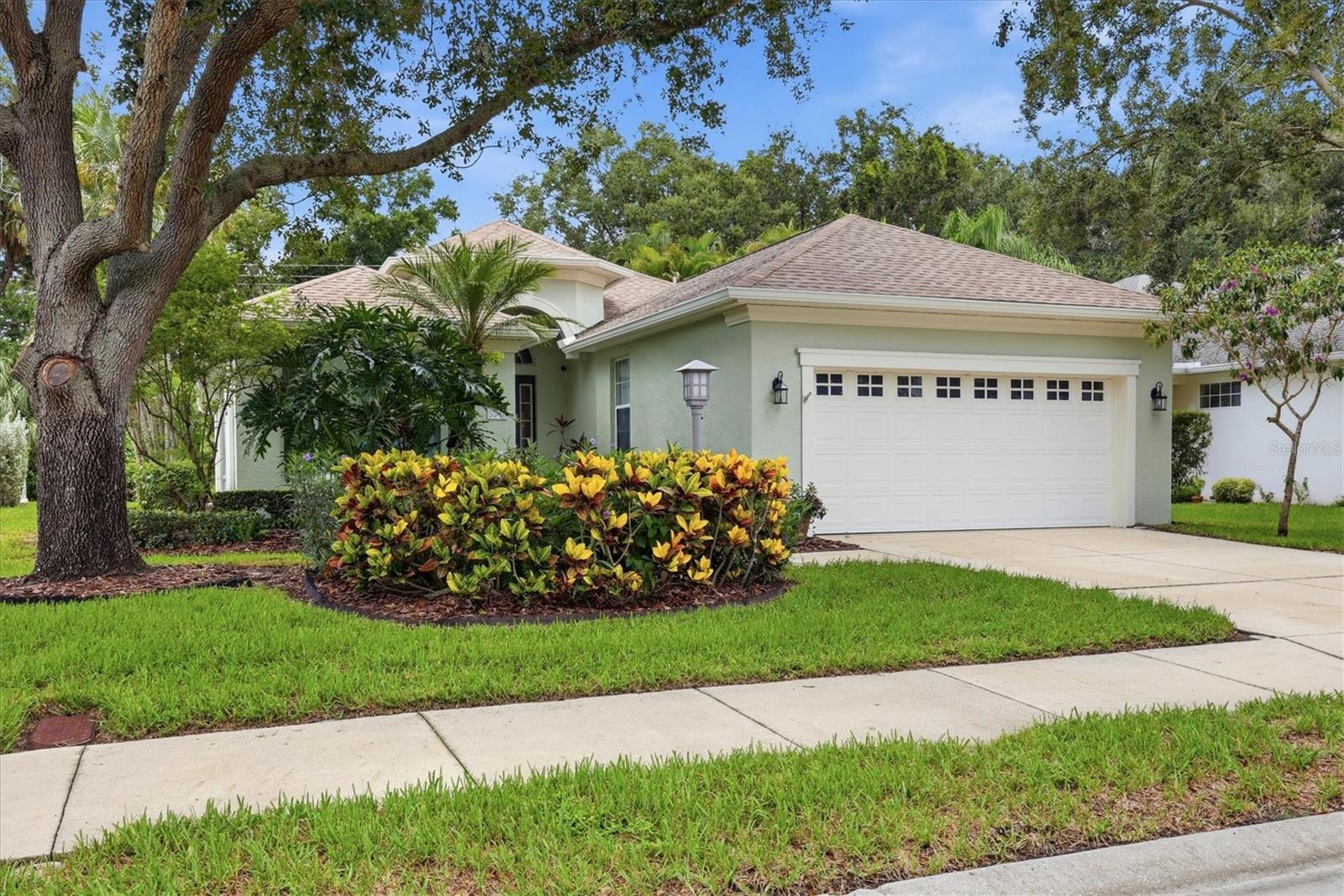 Single Family Residence in BRADENTON, FL - Daniel Dourado