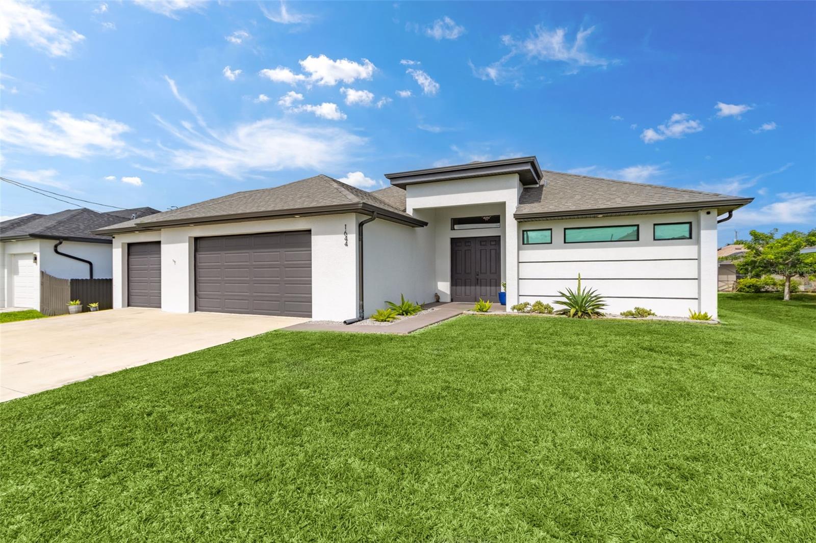 Single Family Residence in CAPE CORAL, FL - Daniel Dourado