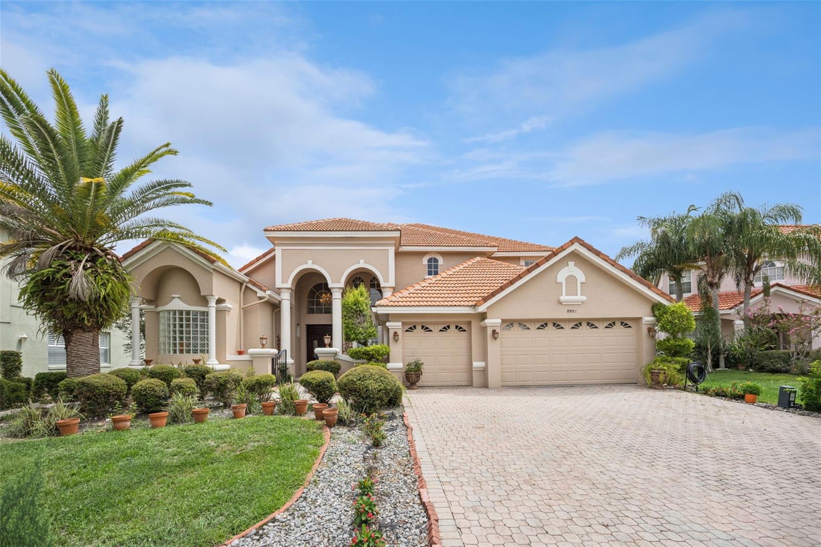 Single Family Residence in ORLANDO, FL - Daniel Dourado