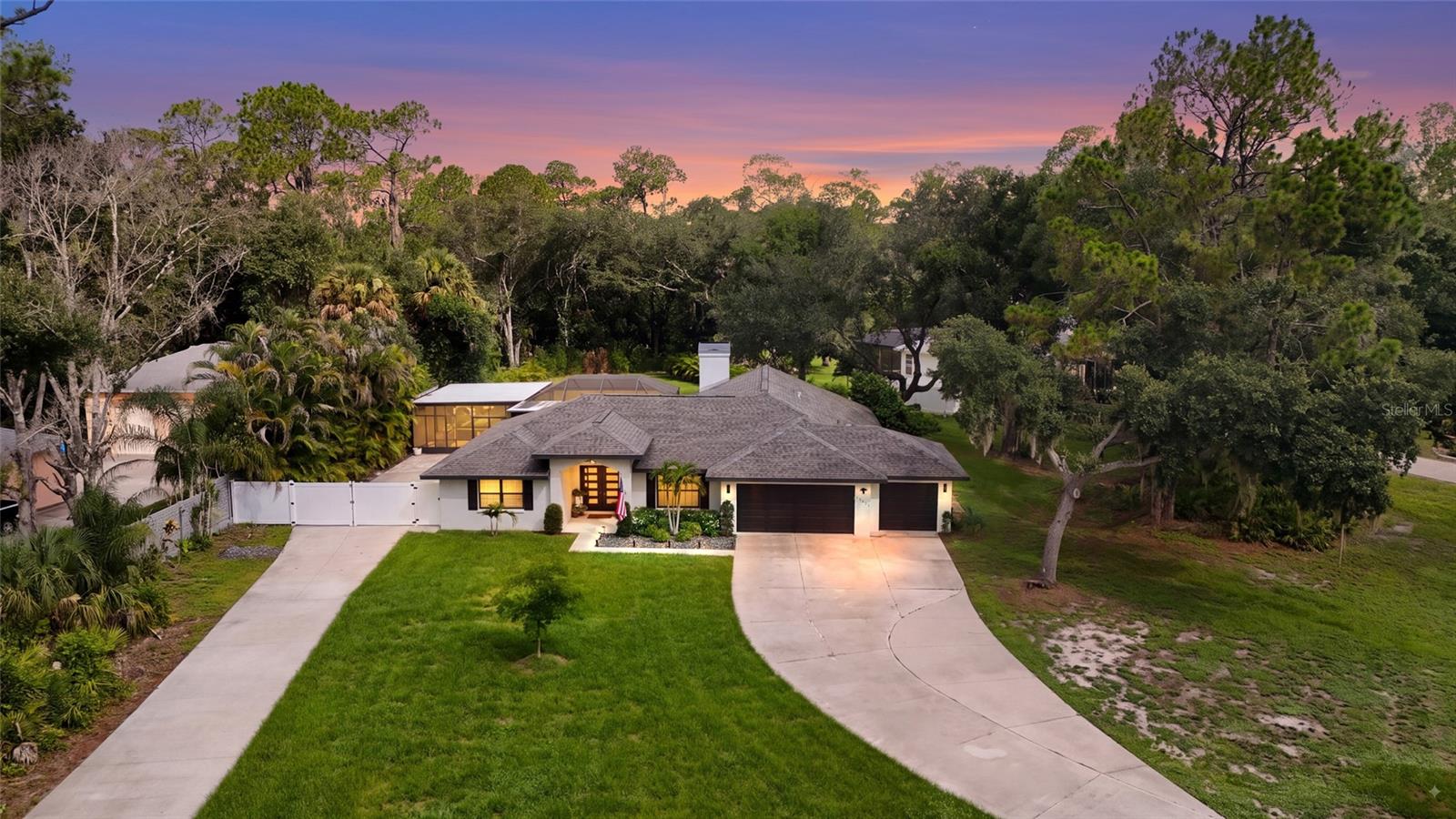 Single Family Residence in BRADENTON, FL - Daniel Dourado