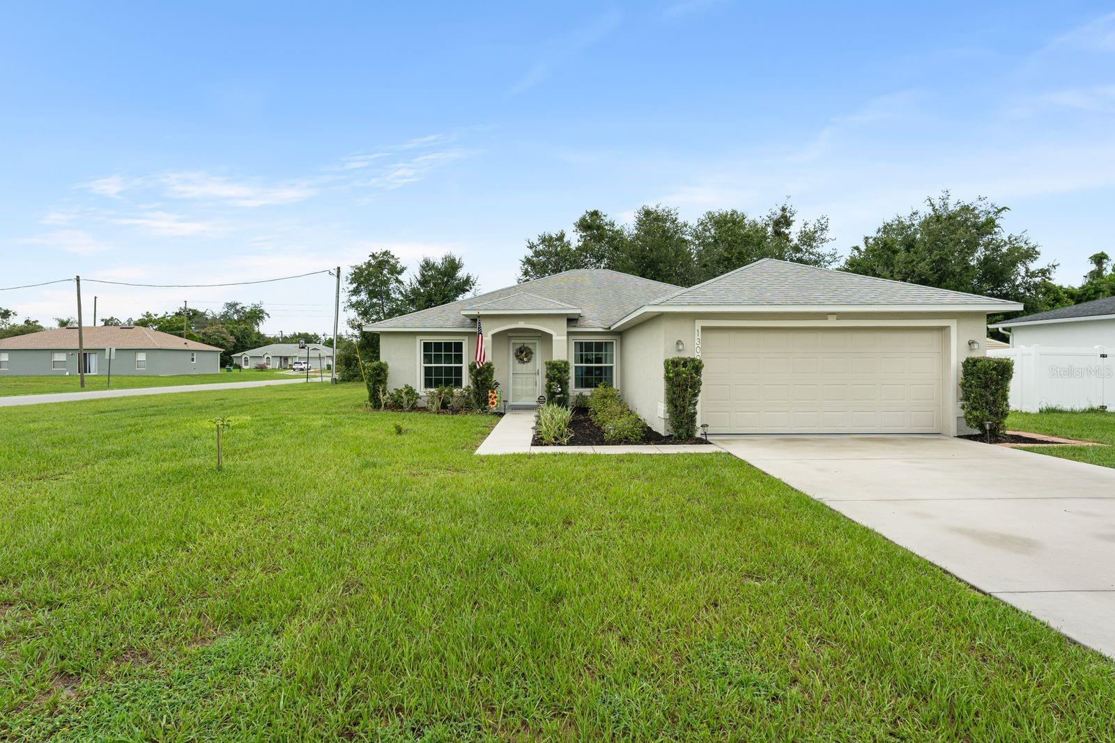 Single Family Residence in DELTONA, FL - Daniel Dourado