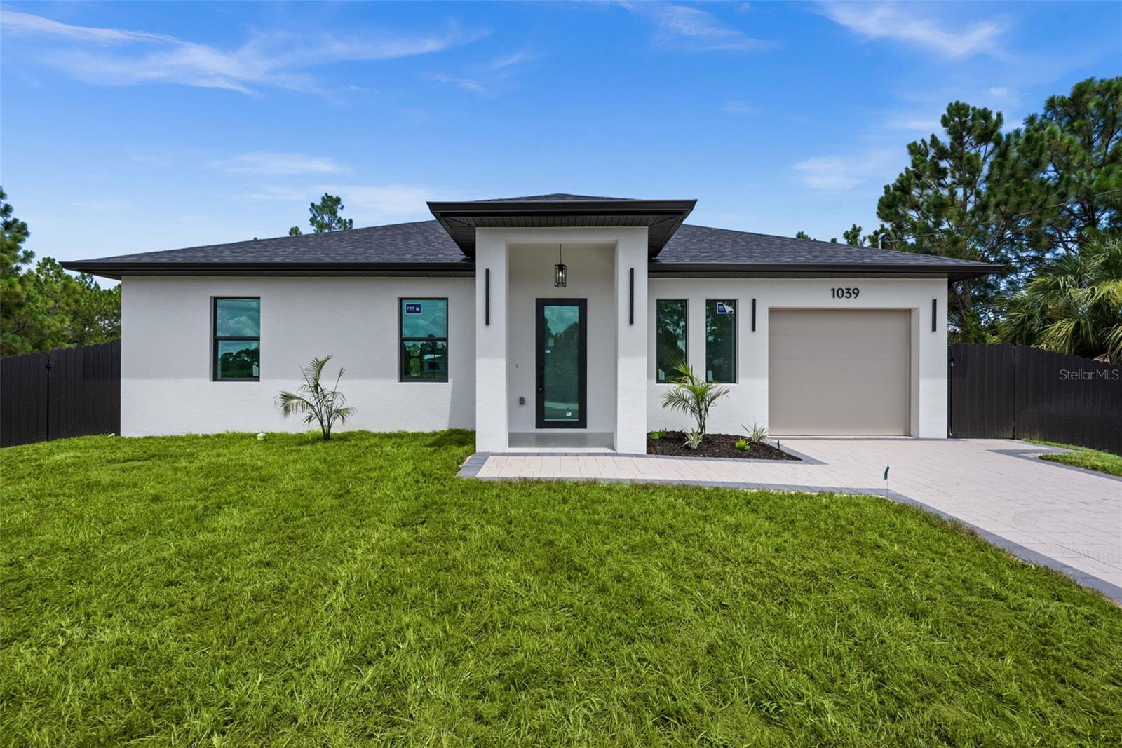 Single Family Residence em LEHIGH ACRES, FL - Daniel Dourado