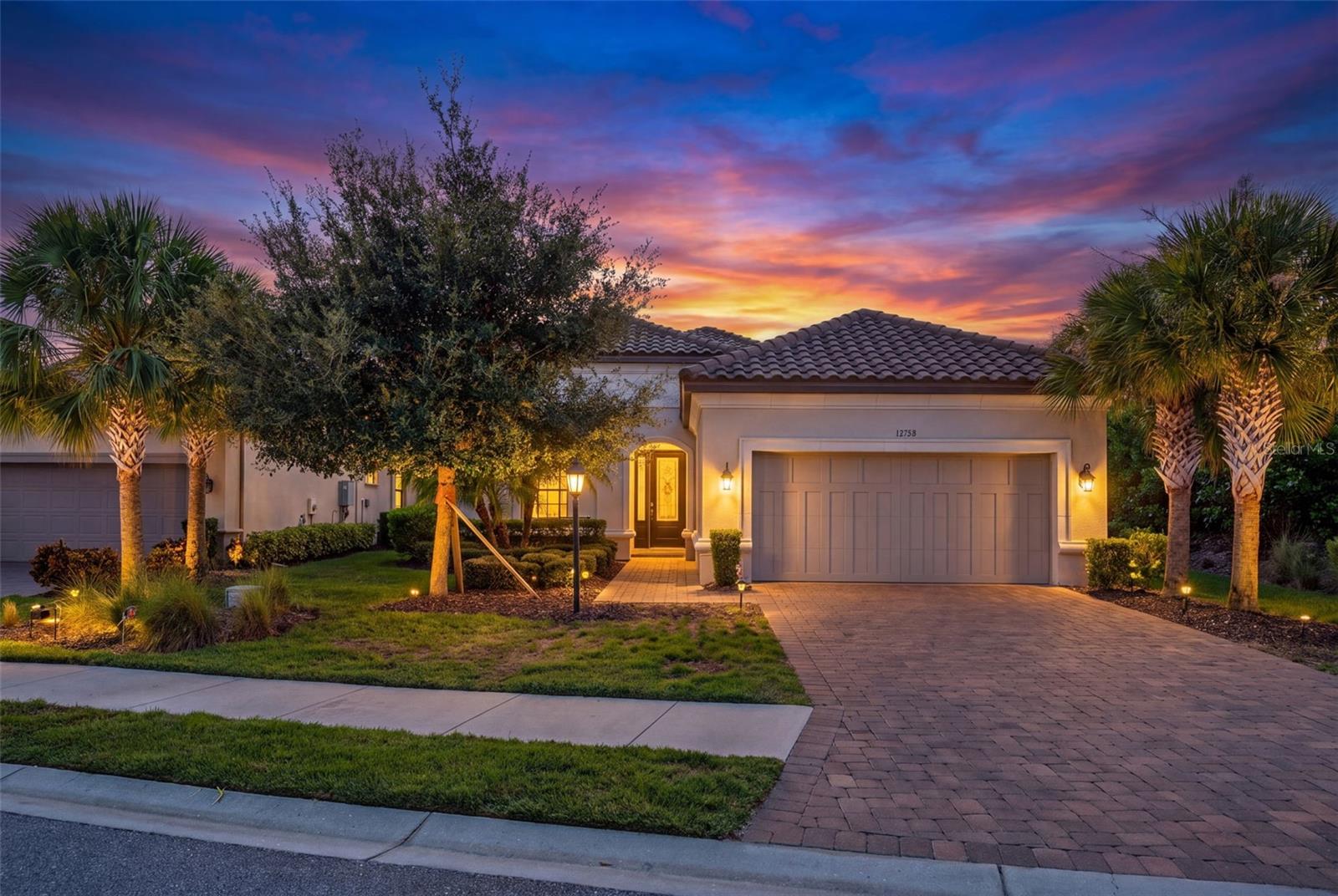 Single Family Residence in BRADENTON, FL - Daniel Dourado