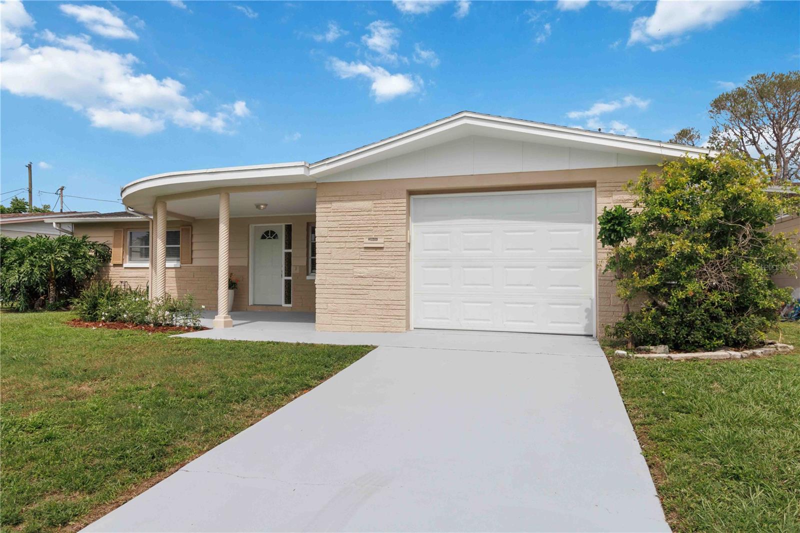 Single Family Residence em HOLIDAY, FL - Daniel Dourado