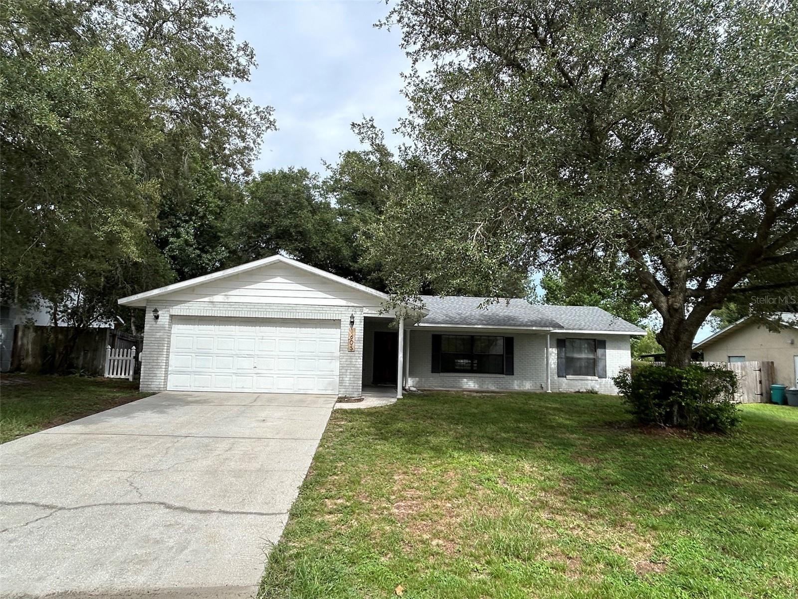 Single Family Residence in EUSTIS, FL - Daniel Dourado
