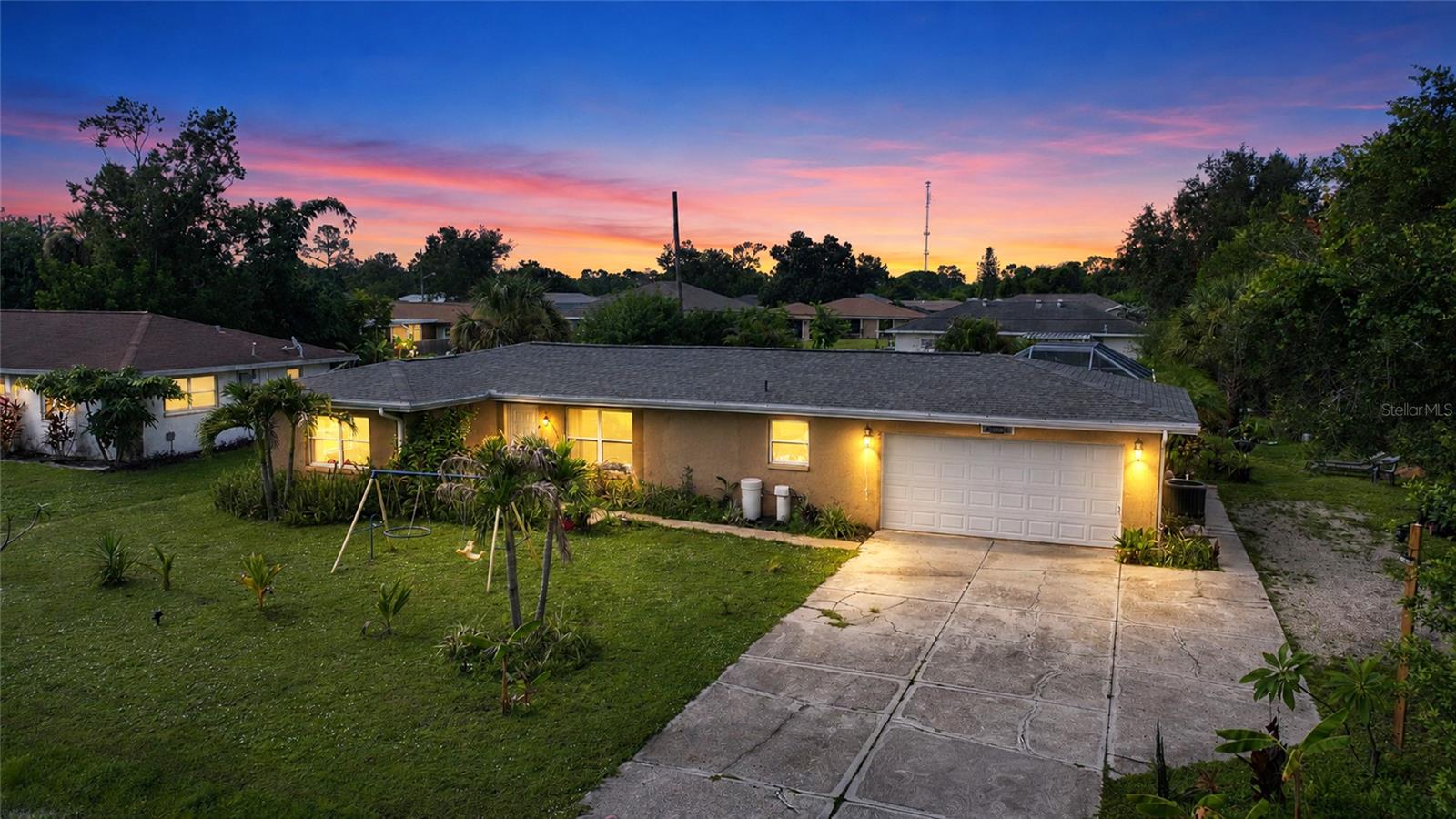 Single Family Residence em PORT CHARLOTTE, FL - Daniel Dourado