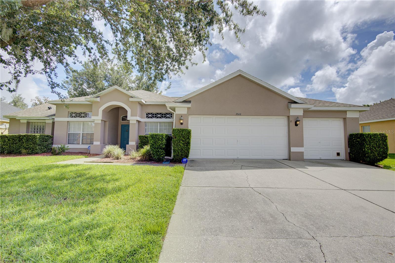 Single Family Residence em OVIEDO, FL - Daniel Dourado