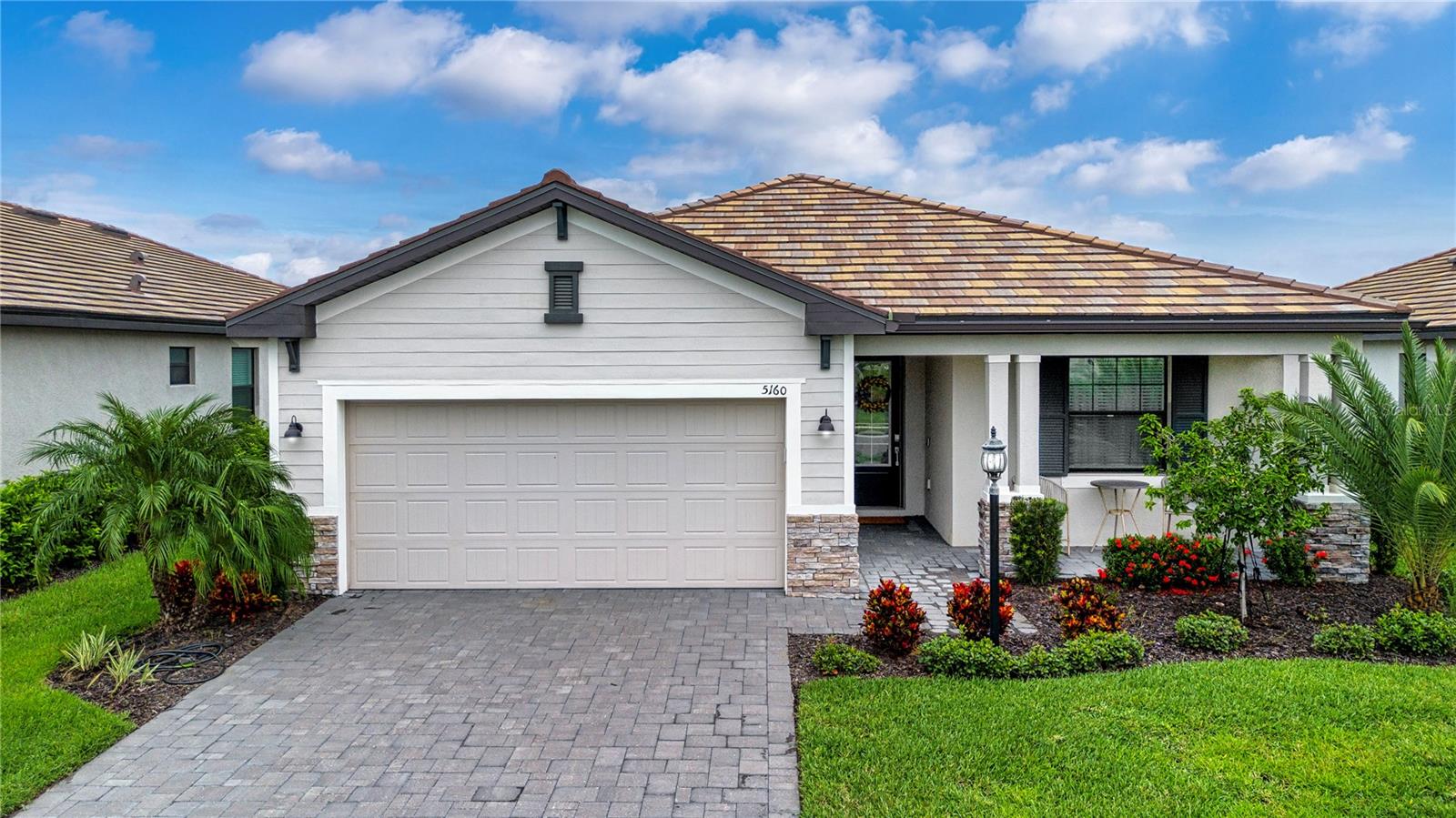 Single Family Residence in BRADENTON, FL - Daniel Dourado