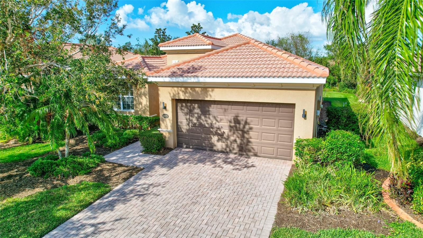 Single Family Residence in BRADENTON, FL - Daniel Dourado