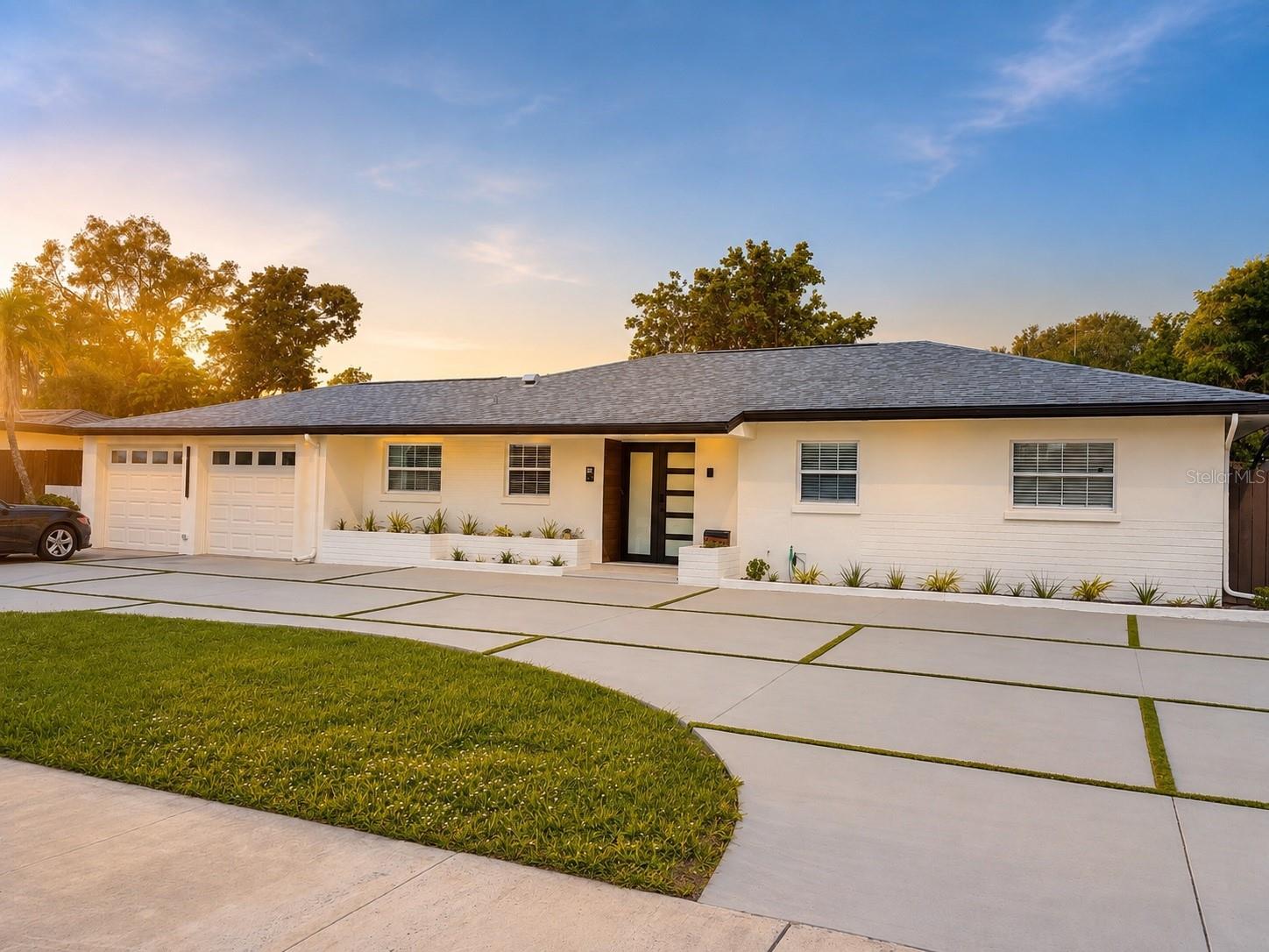 Single Family Residence in BELLEAIR, FL - Daniel Dourado
