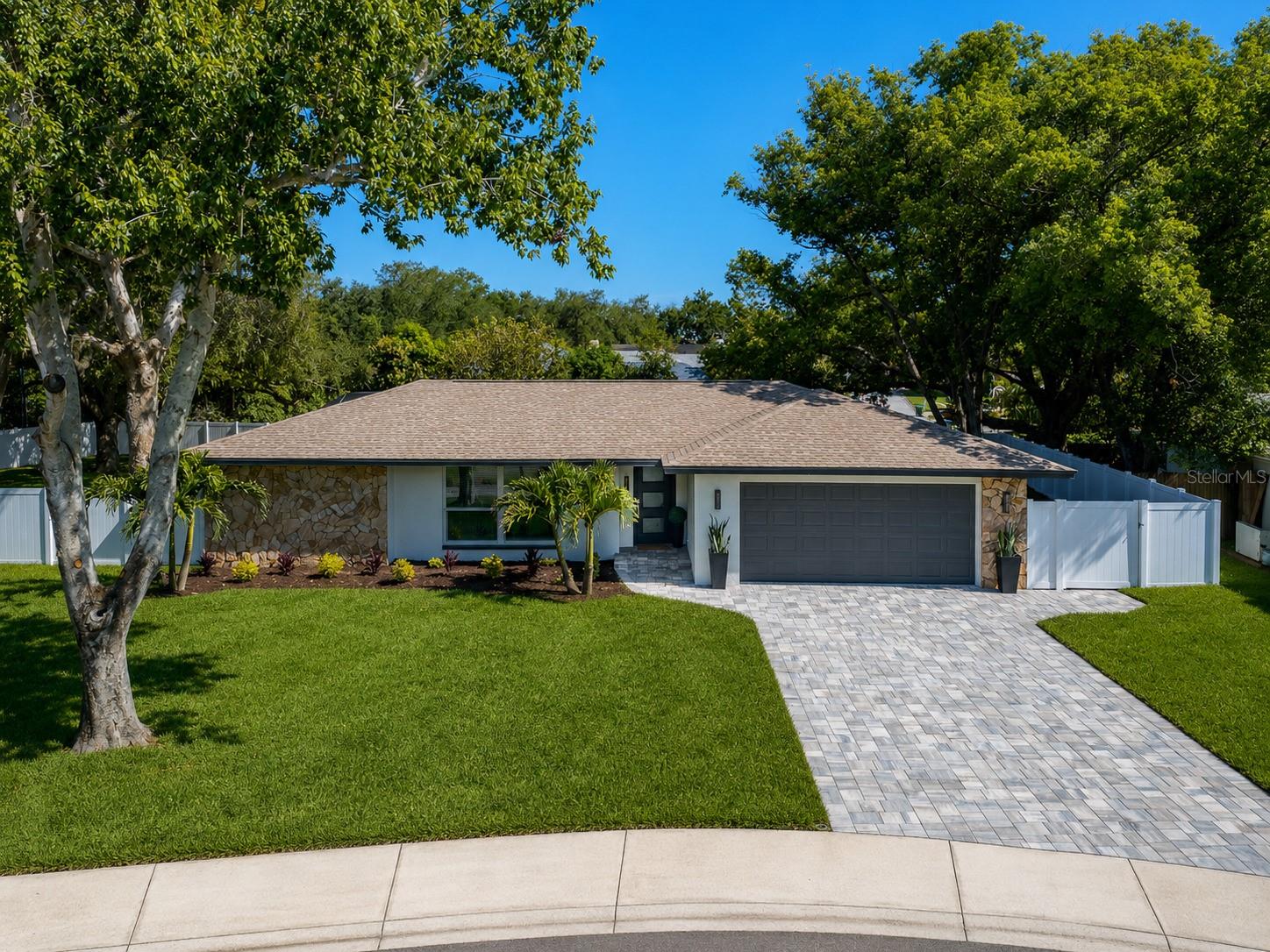 Single Family Residence em DUNEDIN, FL - Daniel Dourado