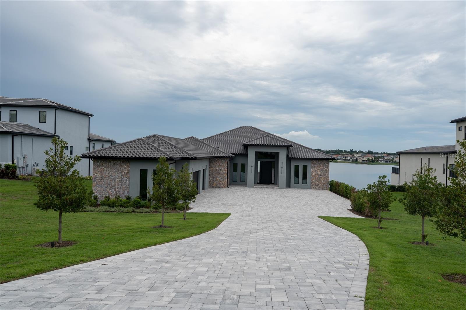 Single Family Residence in MONTVERDE, FL - Daniel Dourado