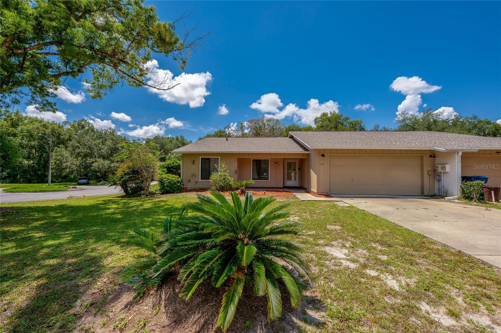 Single Family Residence in DELAND, FL - Daniel Dourado