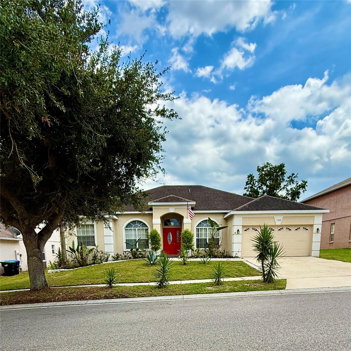 Single Family Residence in ORLANDO, FL - Daniel Dourado