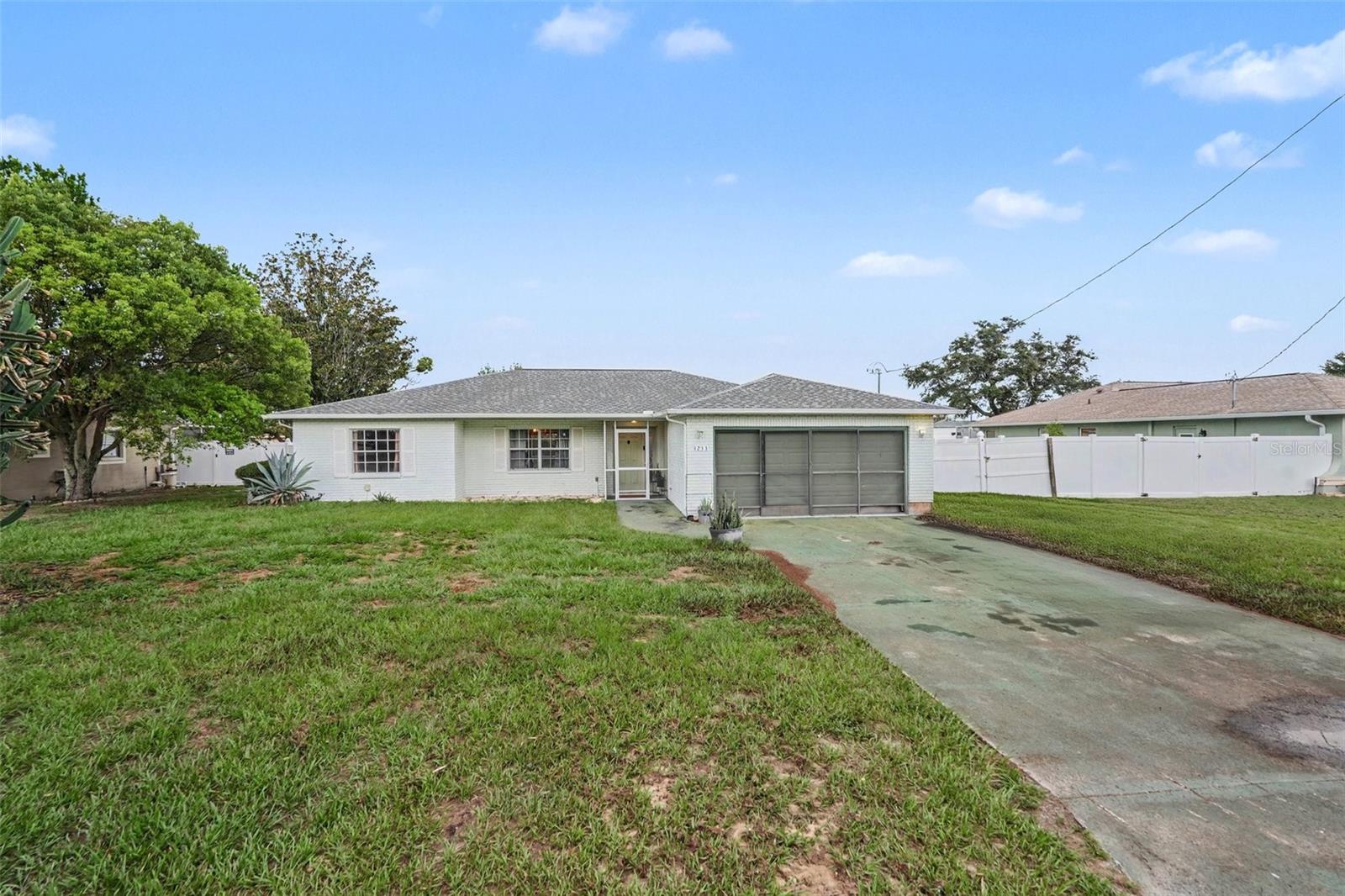 Single Family Residence in SPRING HILL, FL - Daniel Dourado