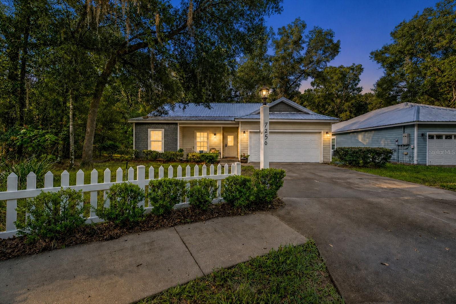 Single Family Residence in FANNING SPRINGS, FL - Daniel Dourado