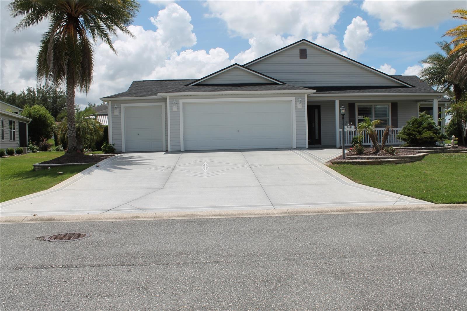 Single Family Residence in THE VILLAGES, FL - Daniel Dourado