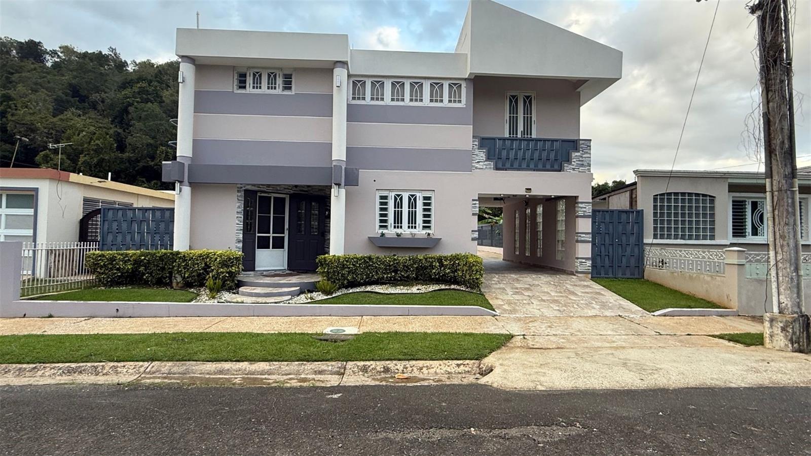 Single Family Residence in BARCELONETA, PR - Daniel Dourado