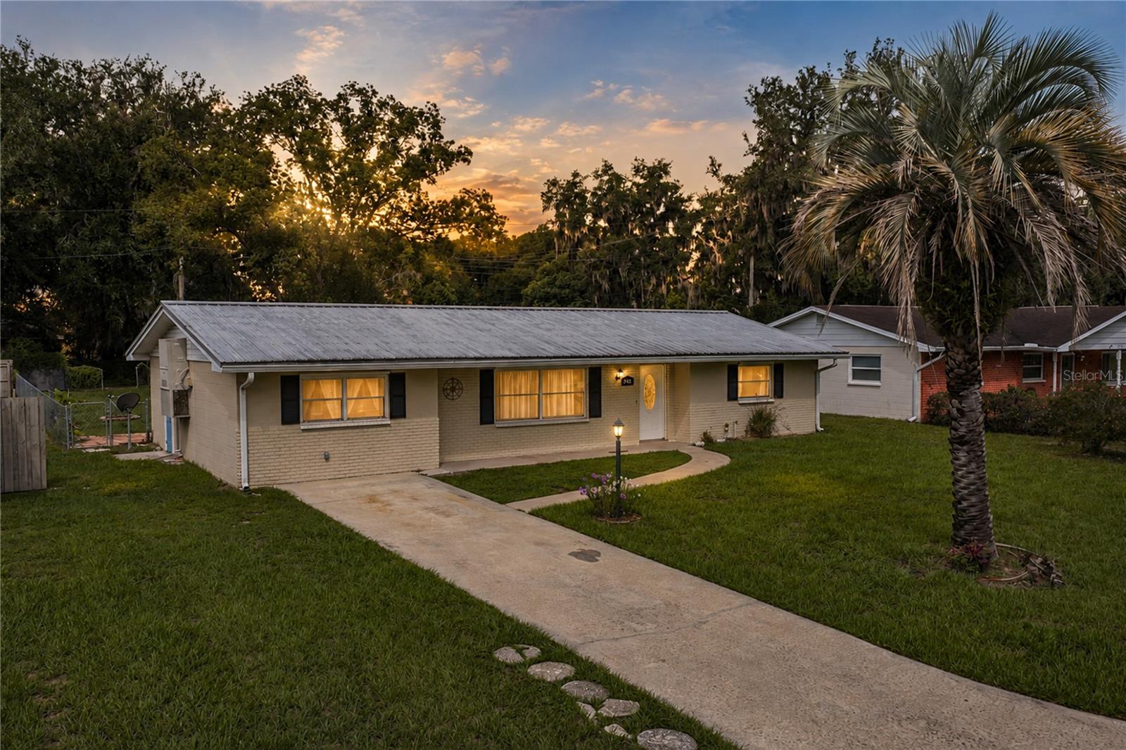 Single Family Residence in ZEPHYRHILLS, FL - Daniel Dourado