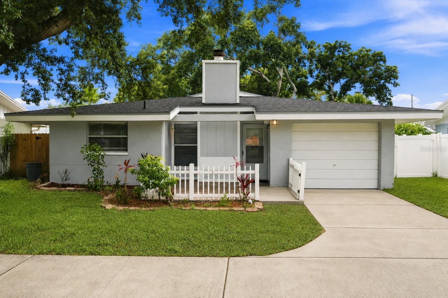 Single Family Residence em DUNEDIN, FL - Daniel Dourado